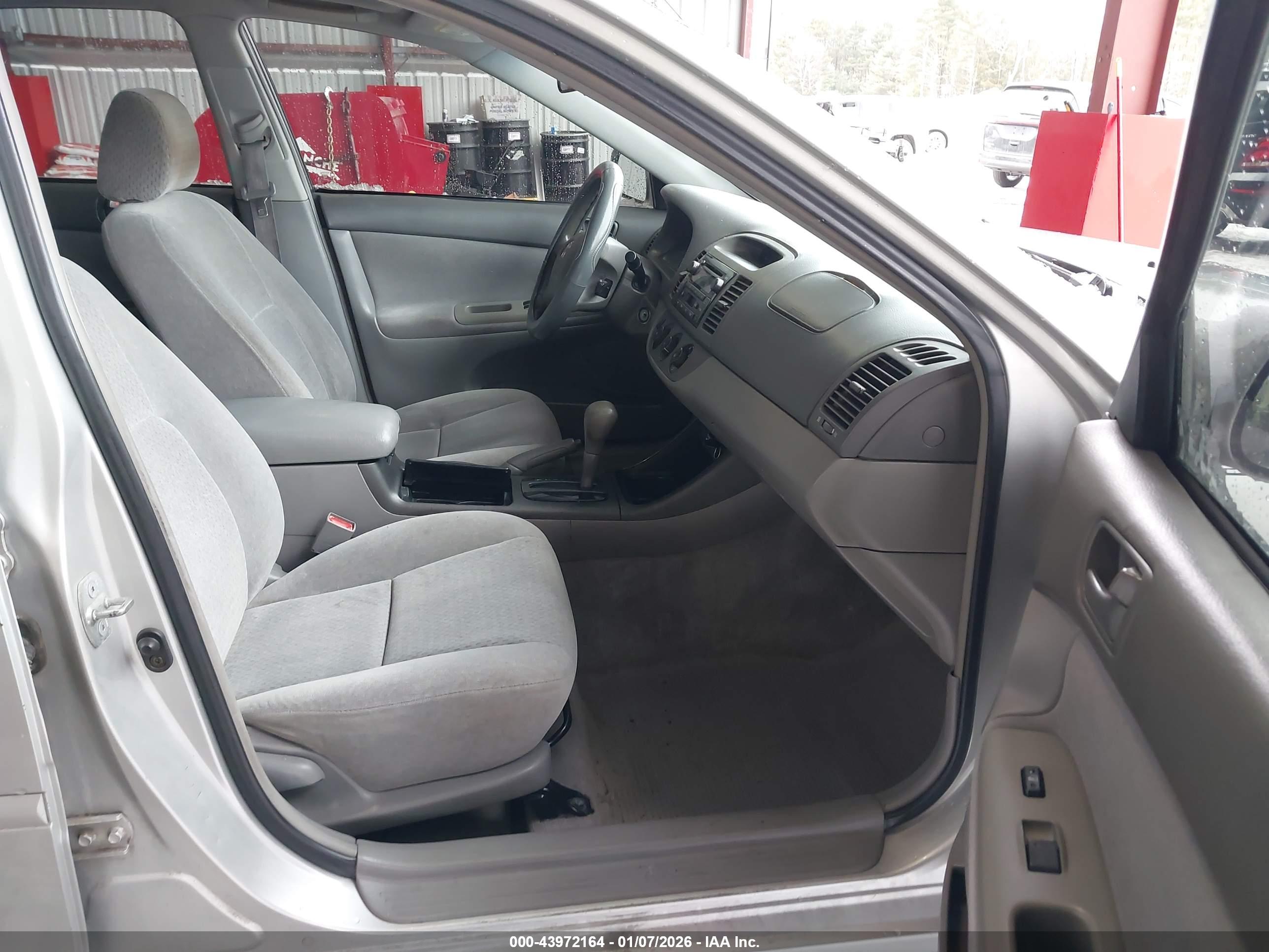 TOYOTA CAMRY image 5