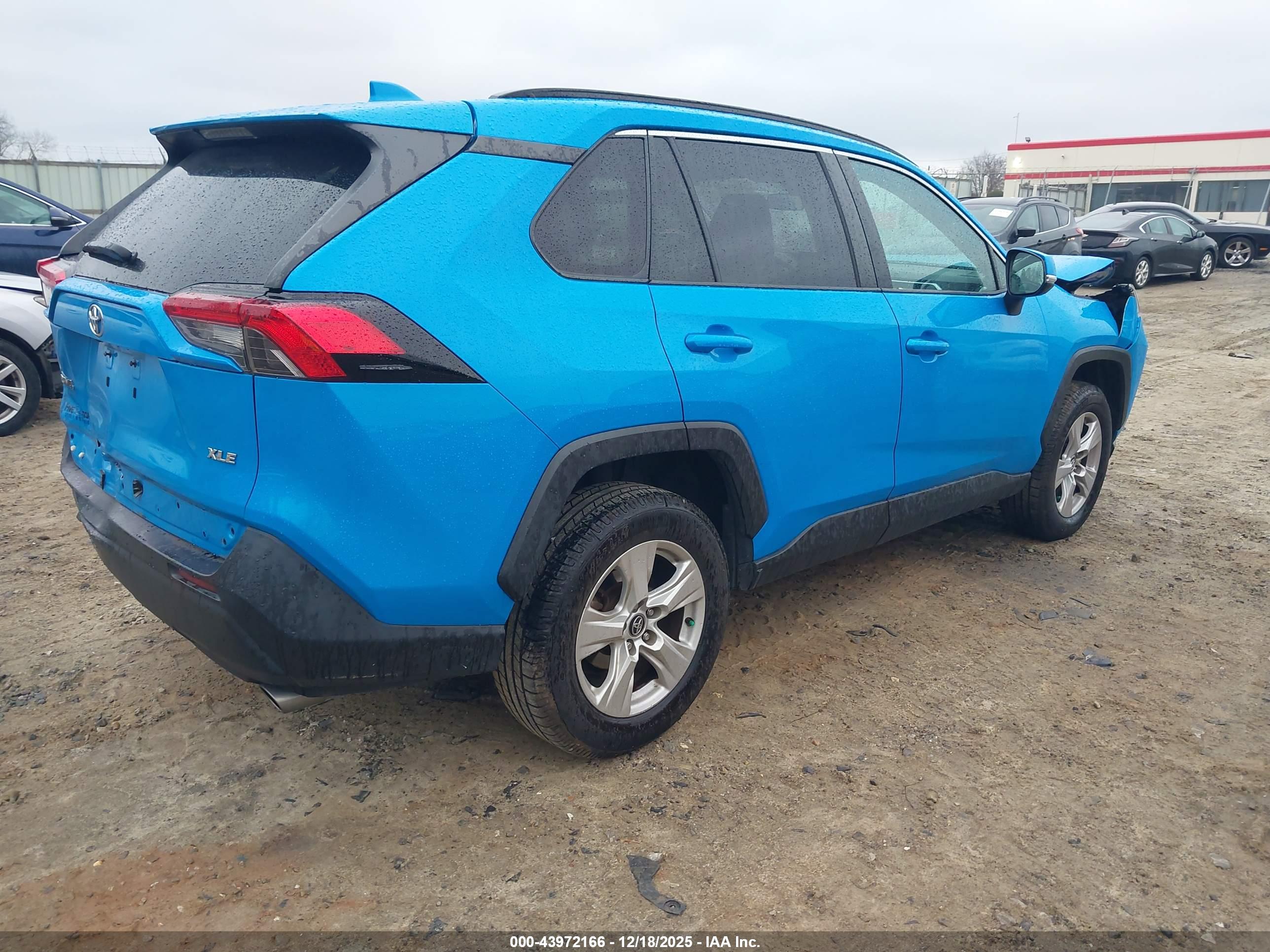 TOYOTA RAV4 image 4