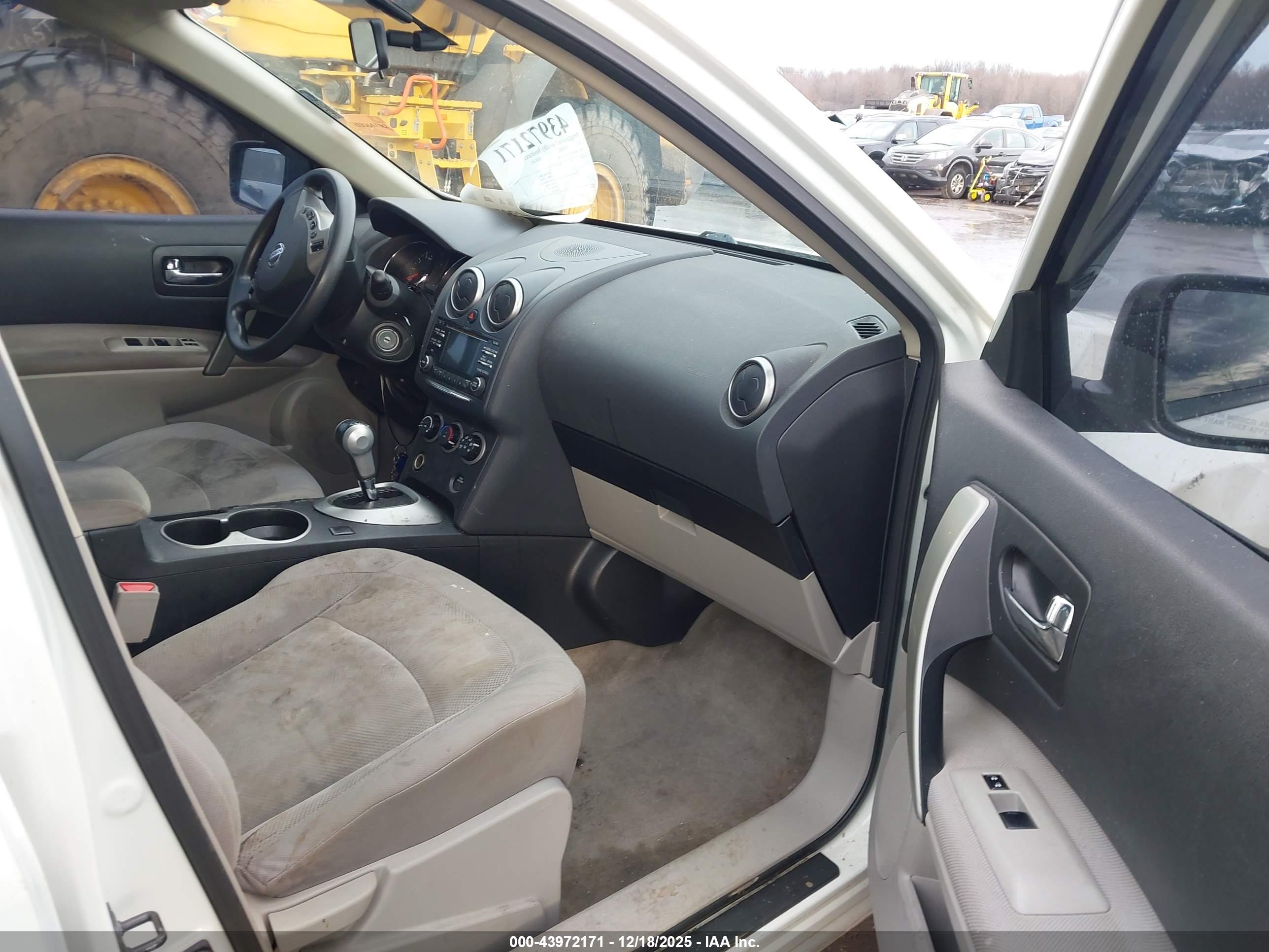 NISSAN ROGUE image 5