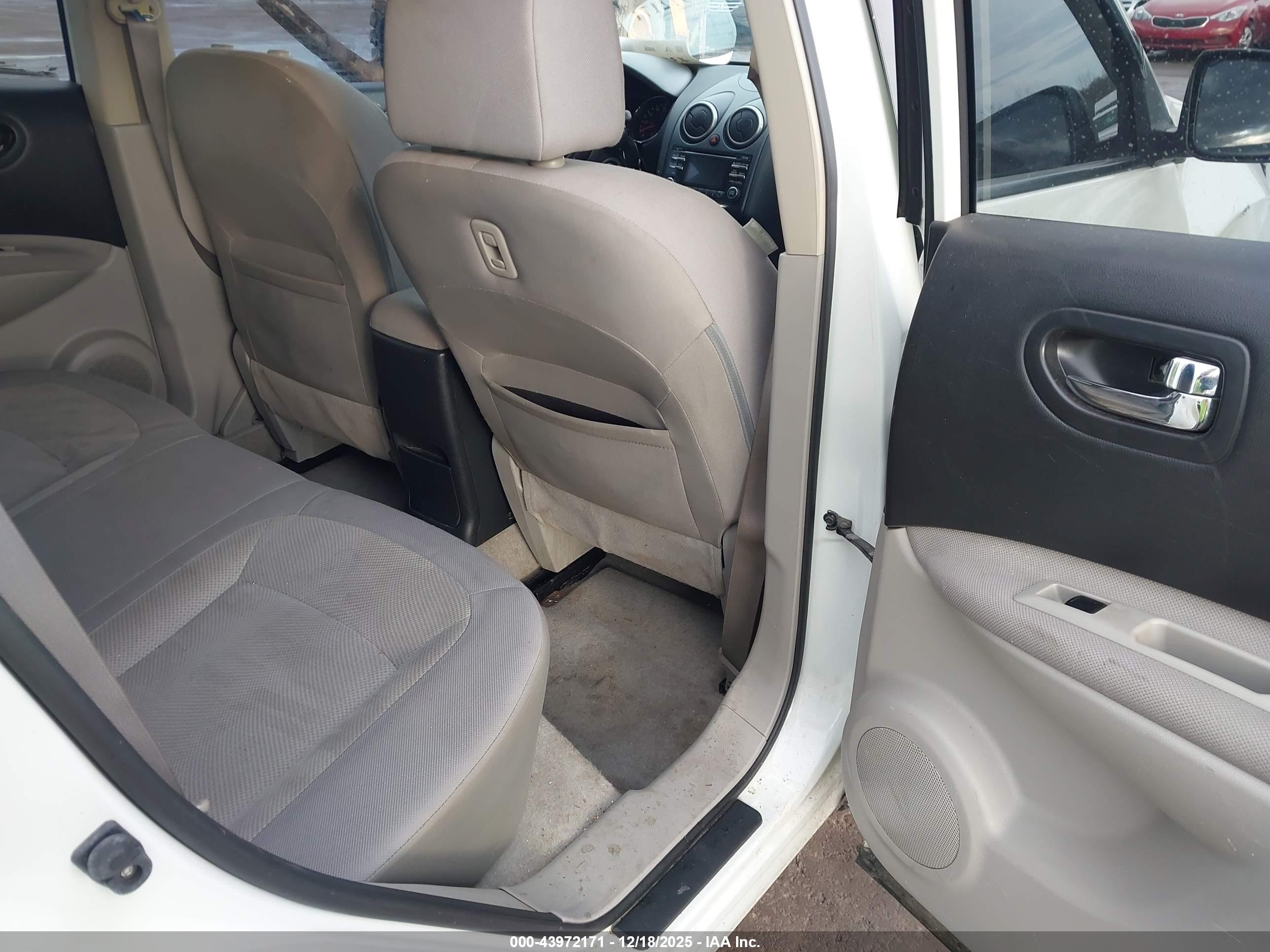 NISSAN ROGUE image 8