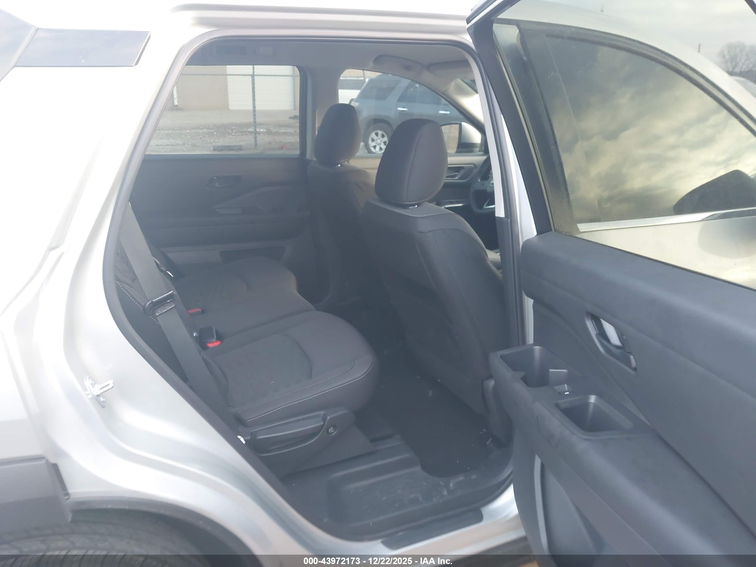 NISSAN PATHFINDER image 8