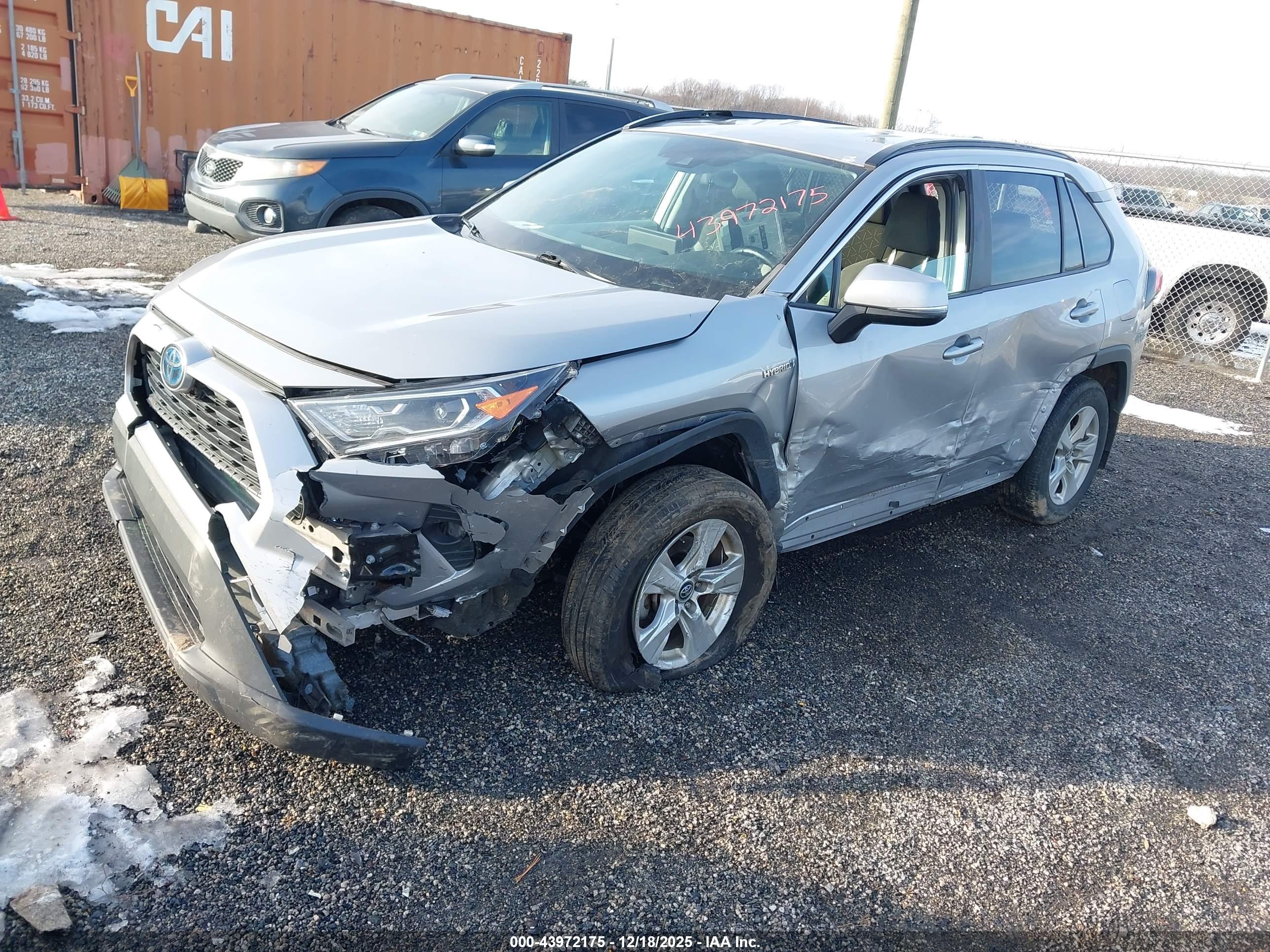TOYOTA RAV4 image 2