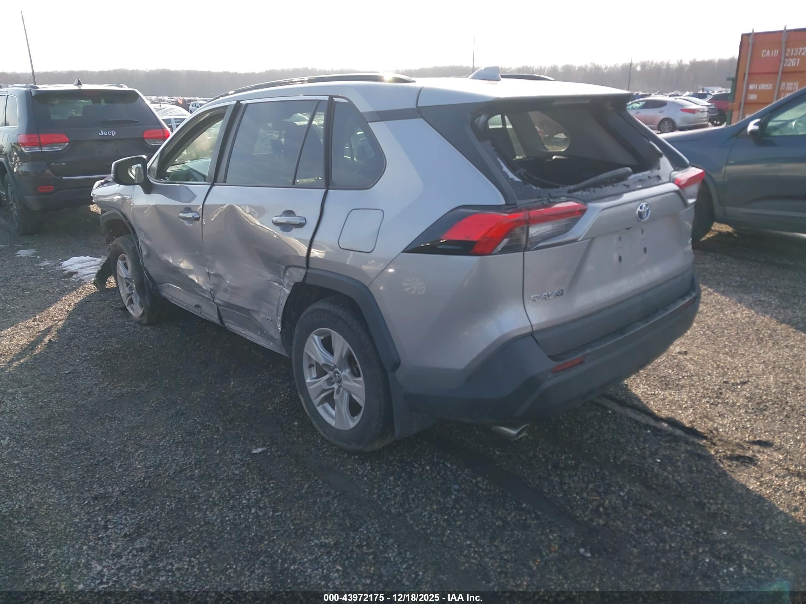 TOYOTA RAV4 image 3