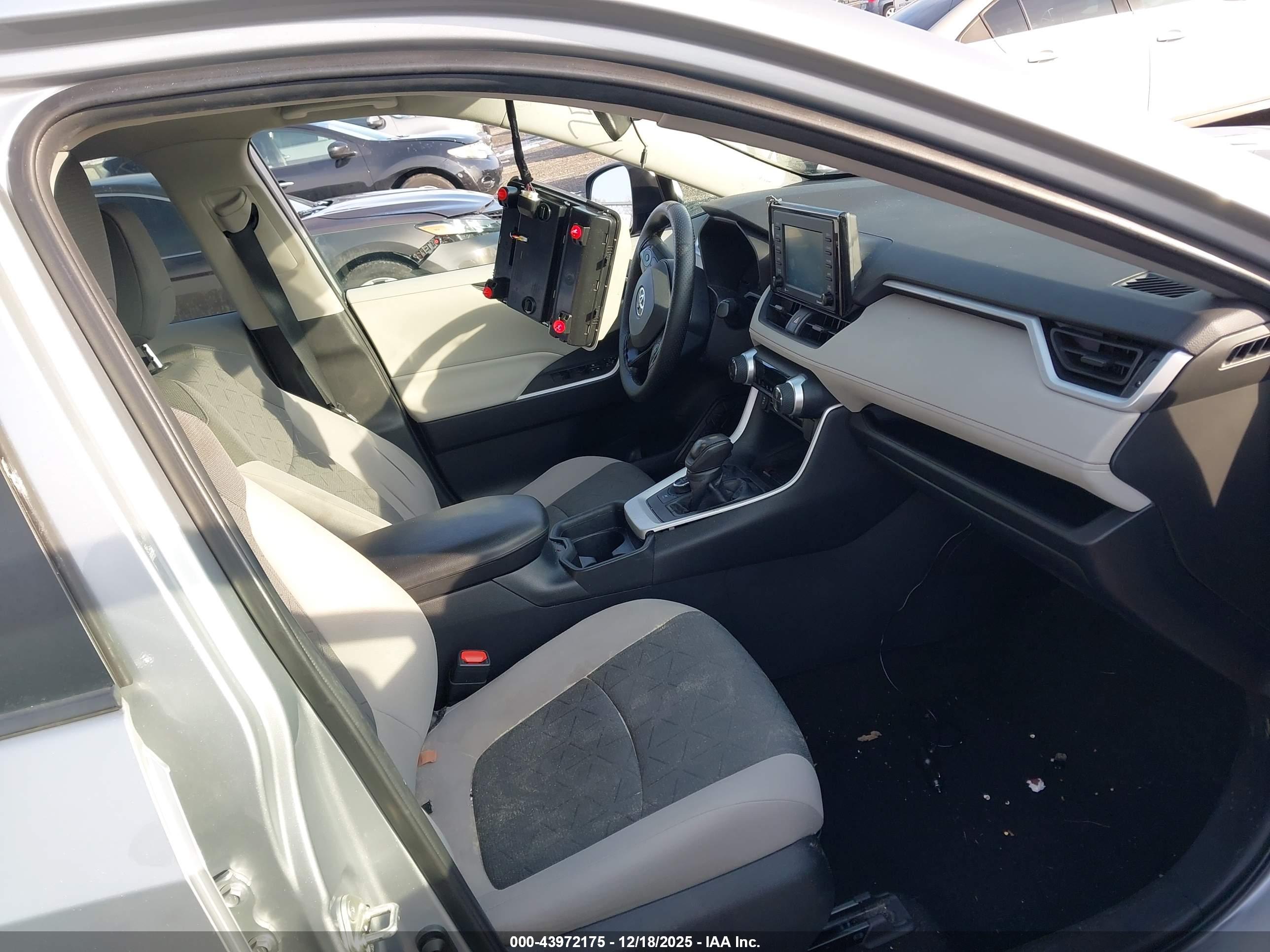 TOYOTA RAV4 image 5