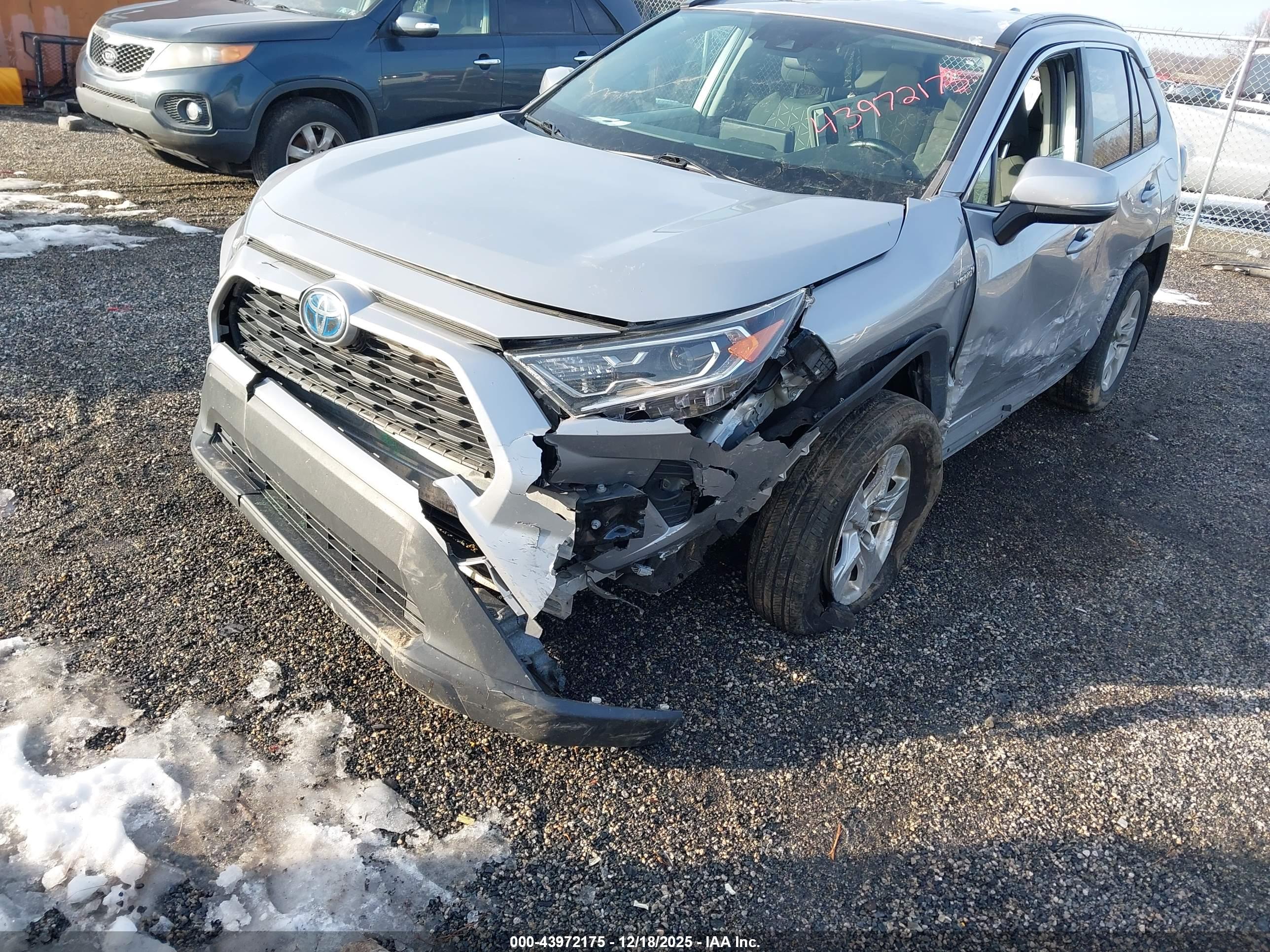 TOYOTA RAV4 image 6