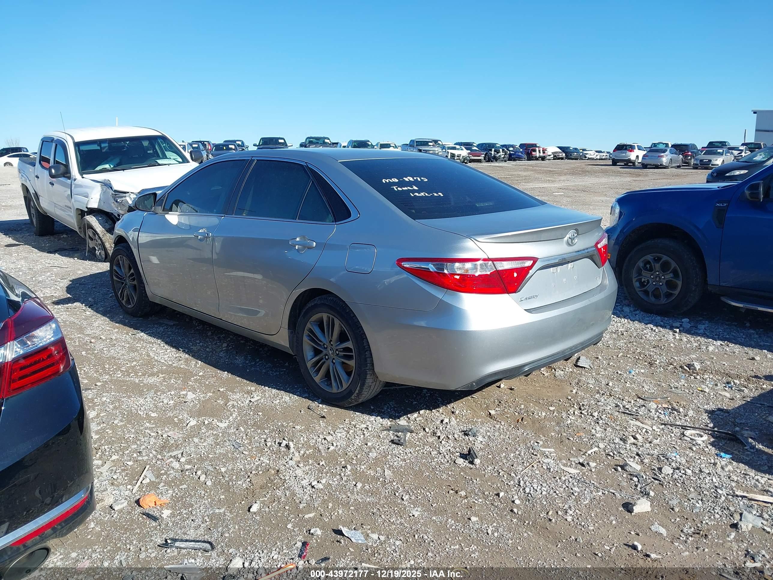 TOYOTA CAMRY image 3