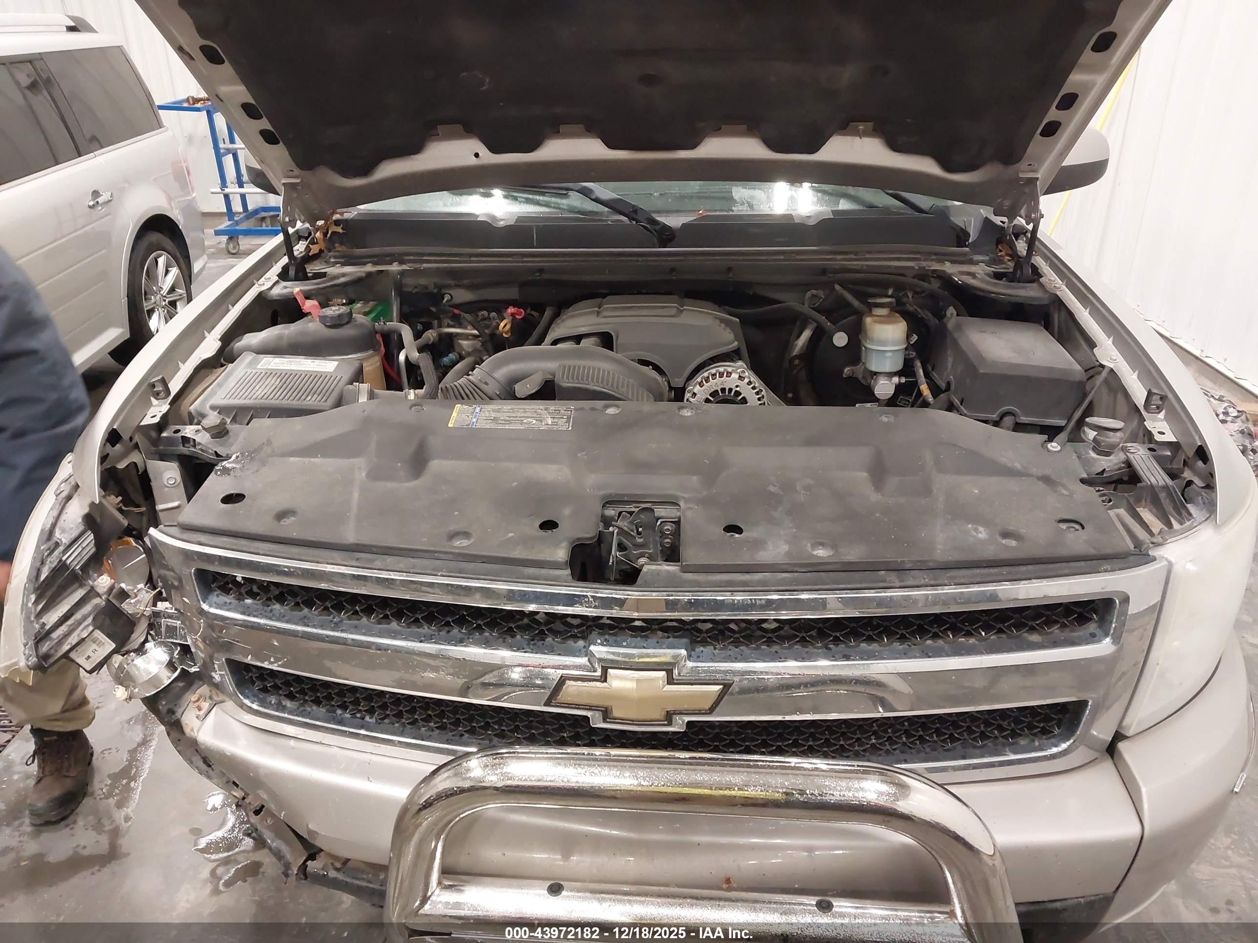 CHEVROLET SILVERADO image 10