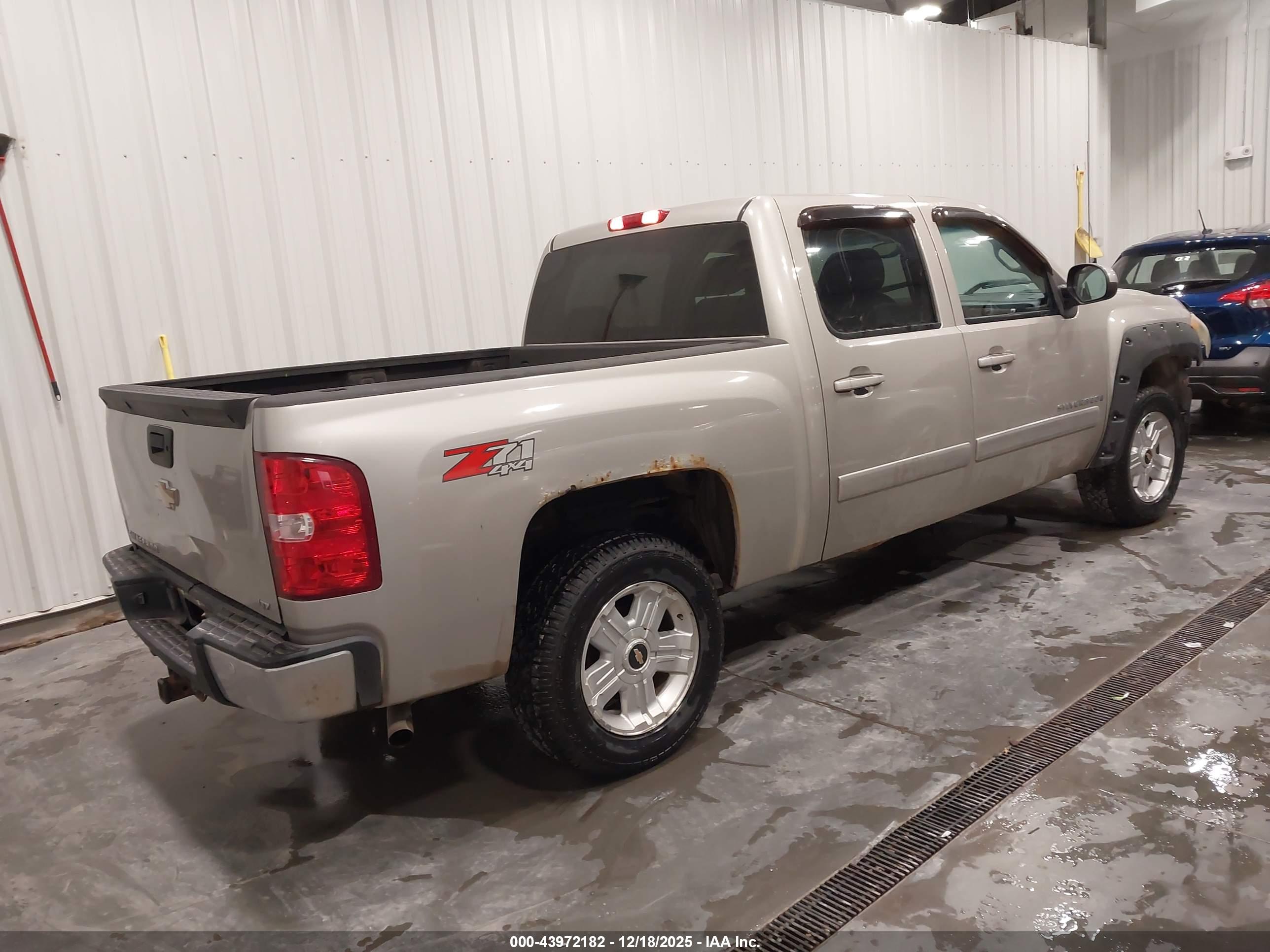 CHEVROLET SILVERADO image 4