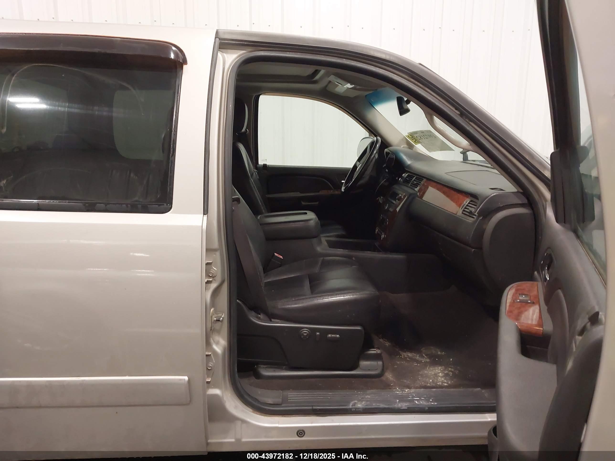 CHEVROLET SILVERADO image 5