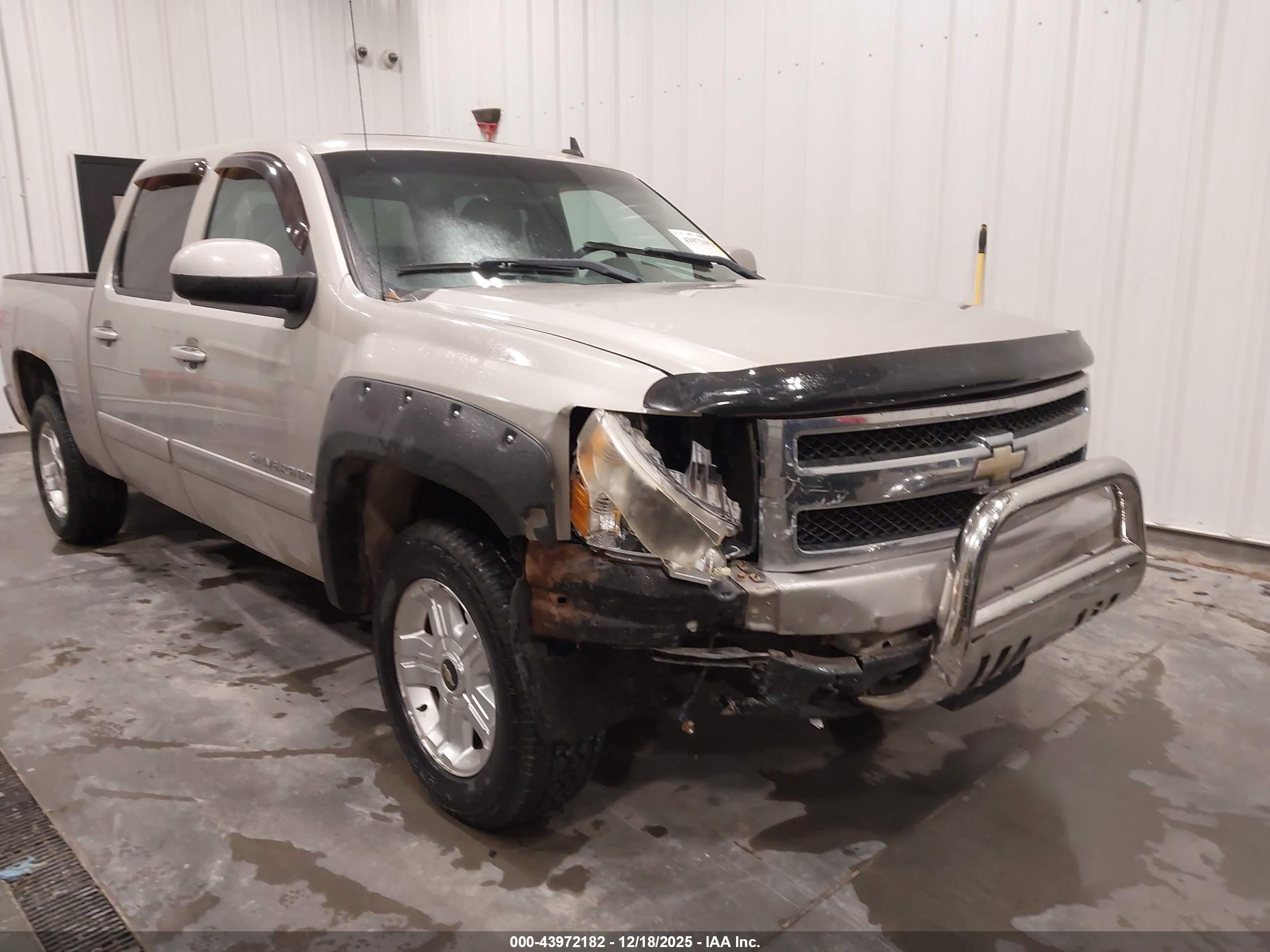 CHEVROLET SILVERADO image 6