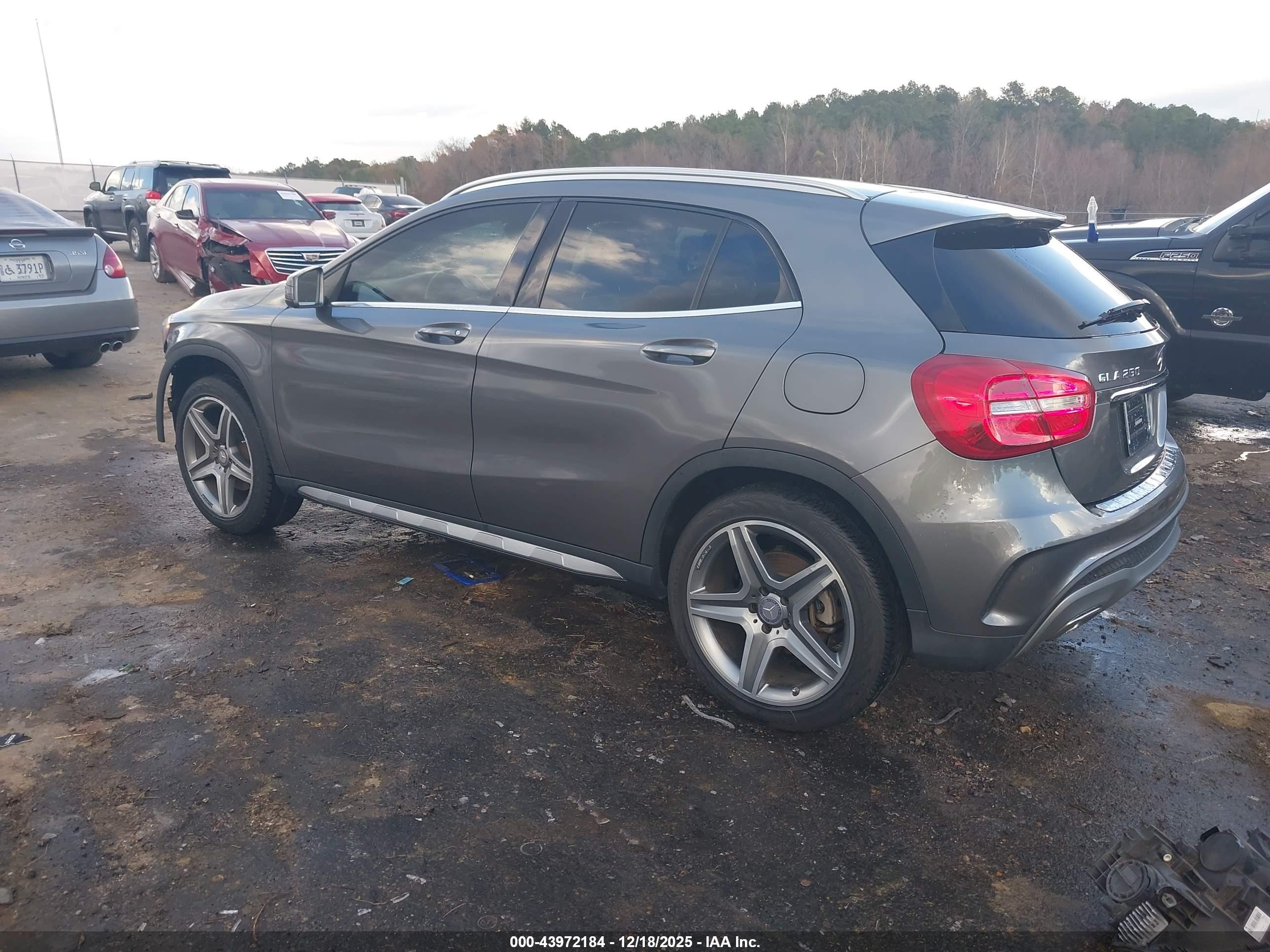 MERCEDES-BENZ GLA image 3