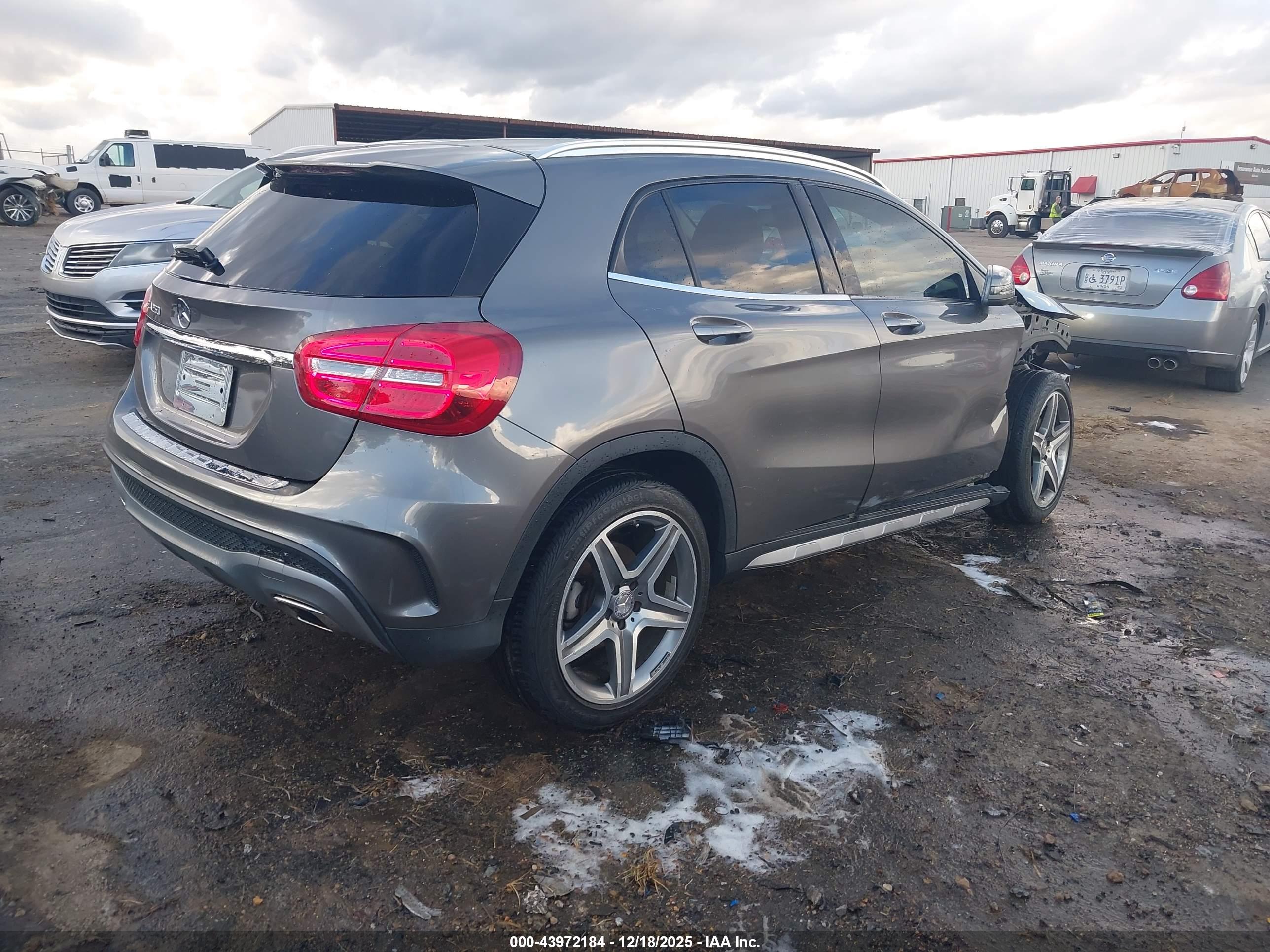 MERCEDES-BENZ GLA image 4