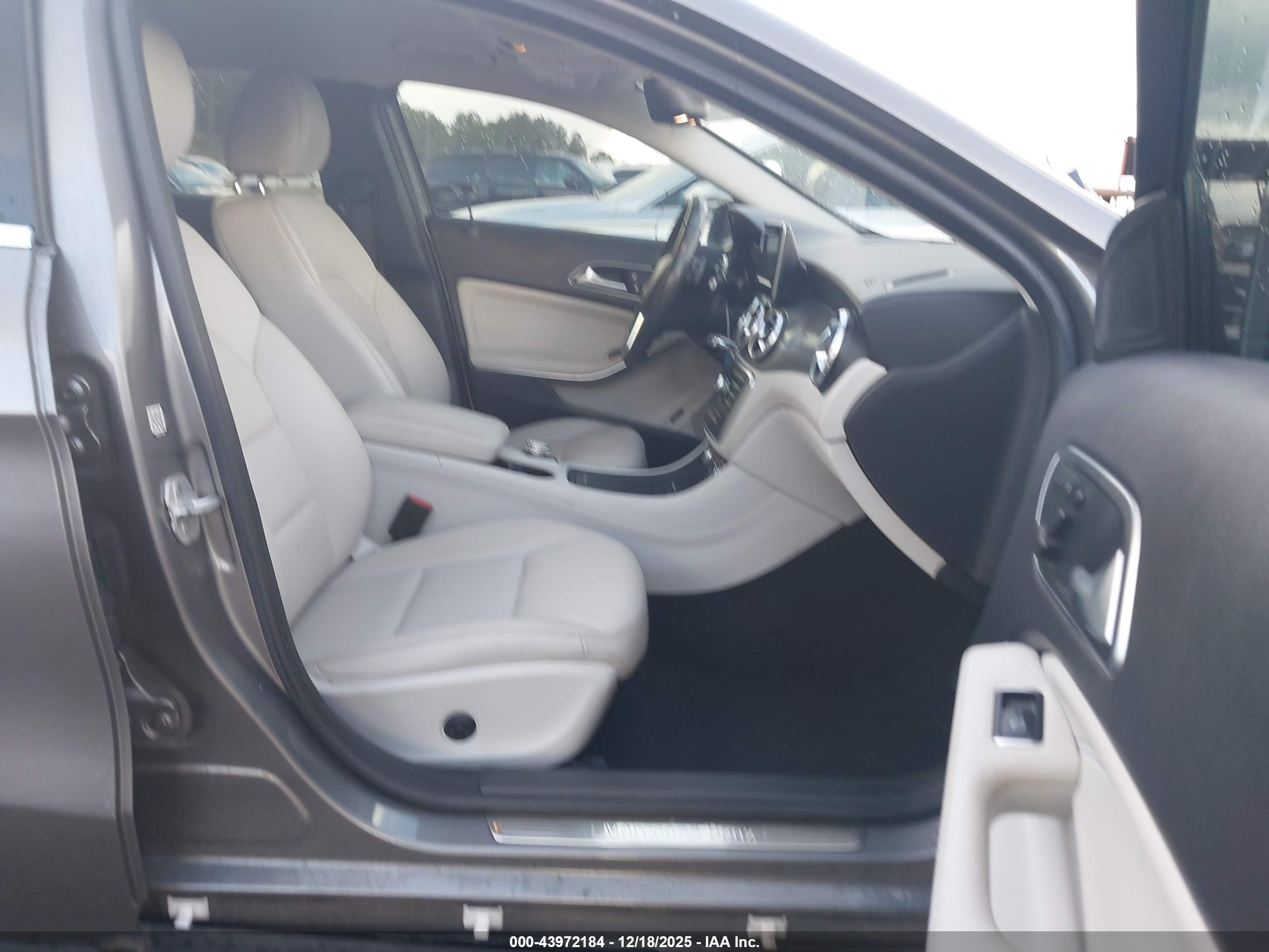 MERCEDES-BENZ GLA image 5