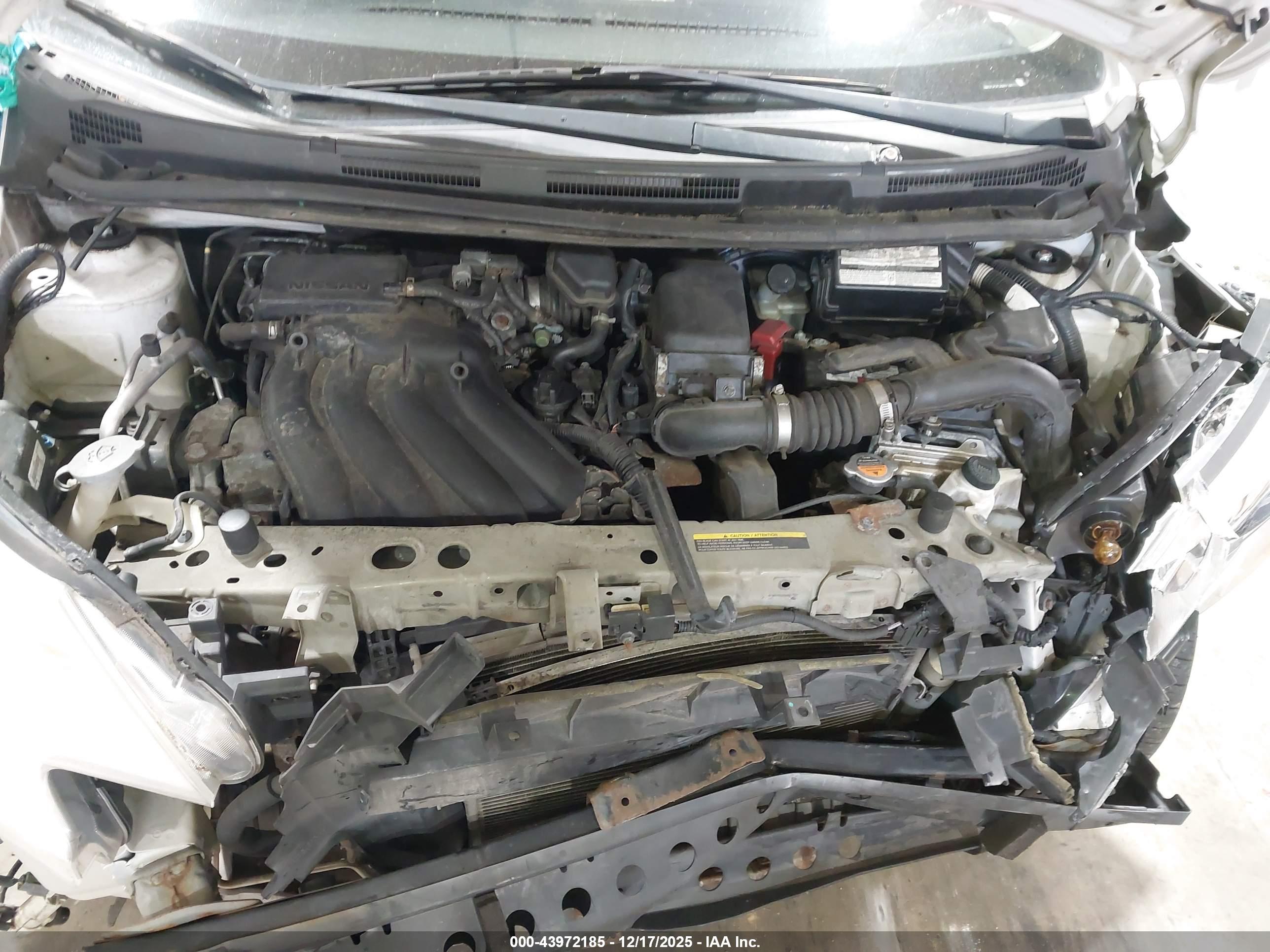 NISSAN VERSA image 10