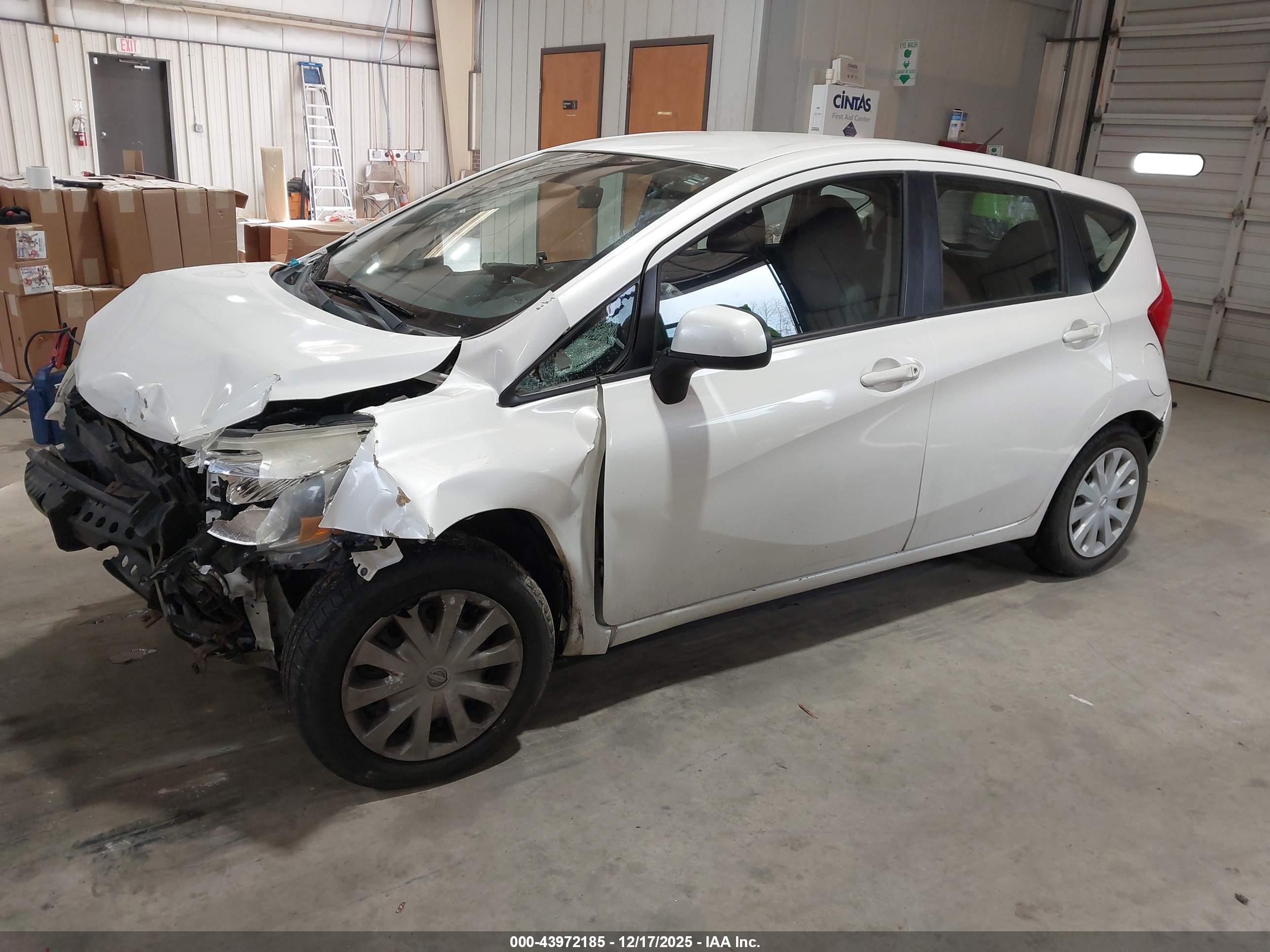 NISSAN VERSA image 2