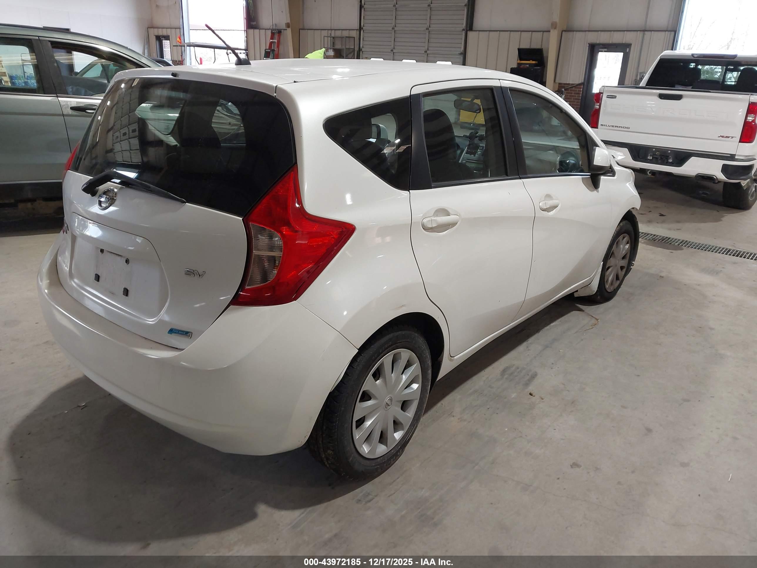 NISSAN VERSA image 4