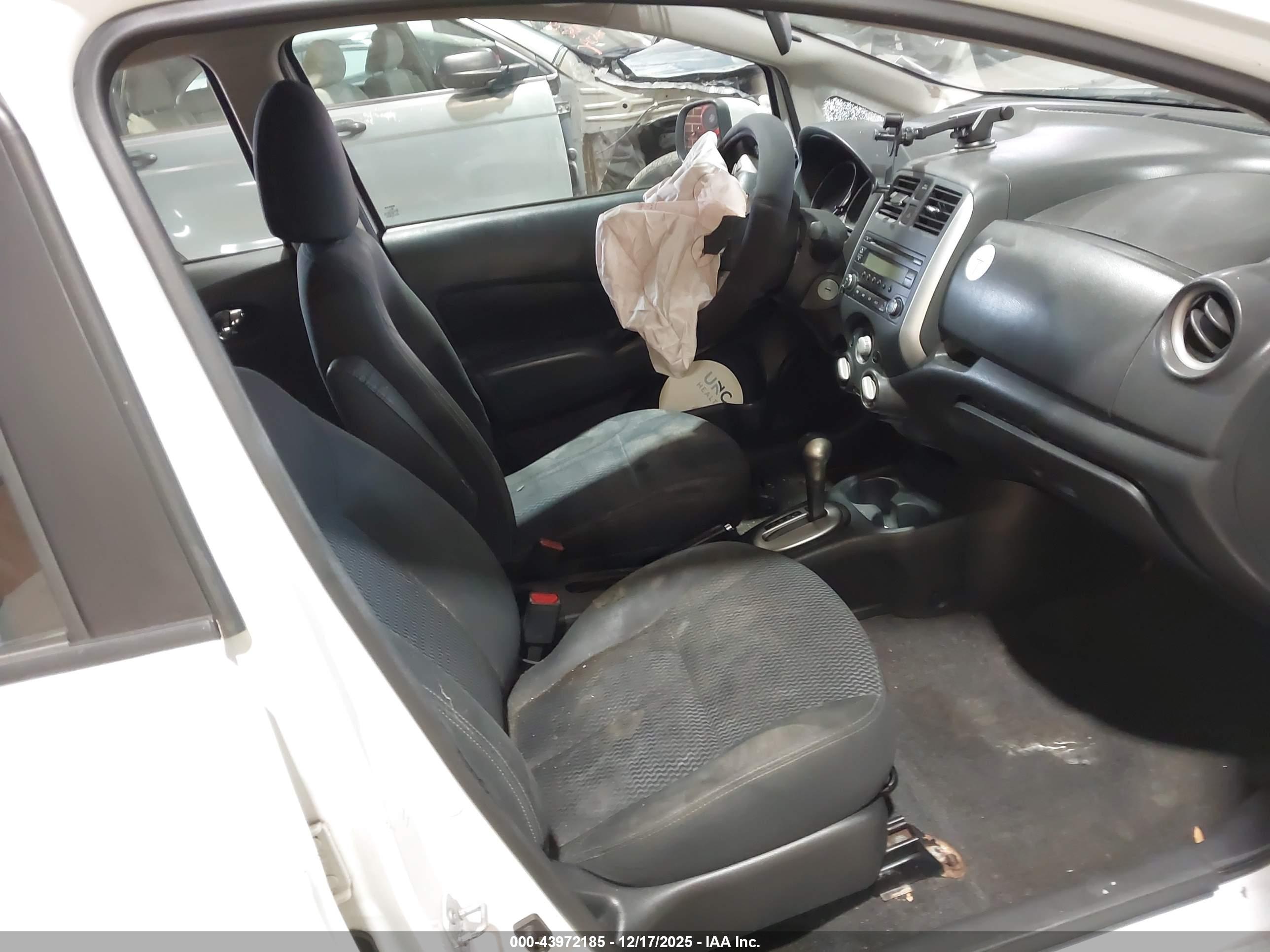NISSAN VERSA image 5