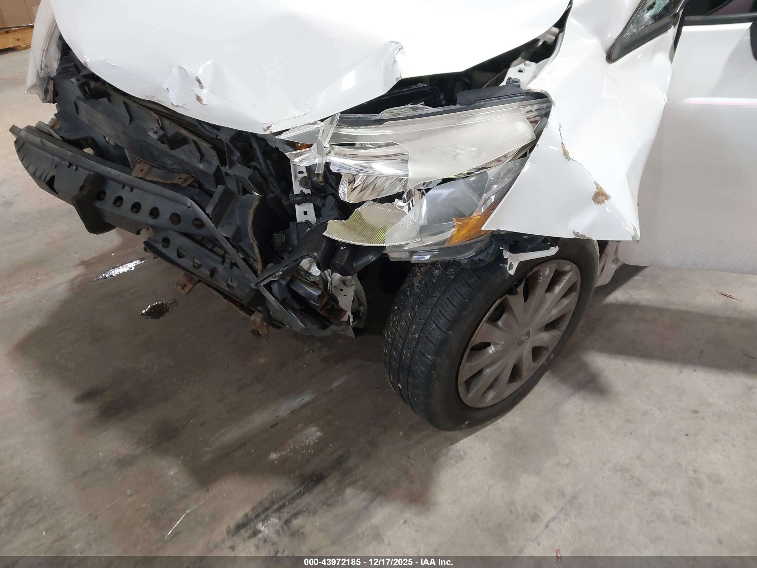 NISSAN VERSA image 6