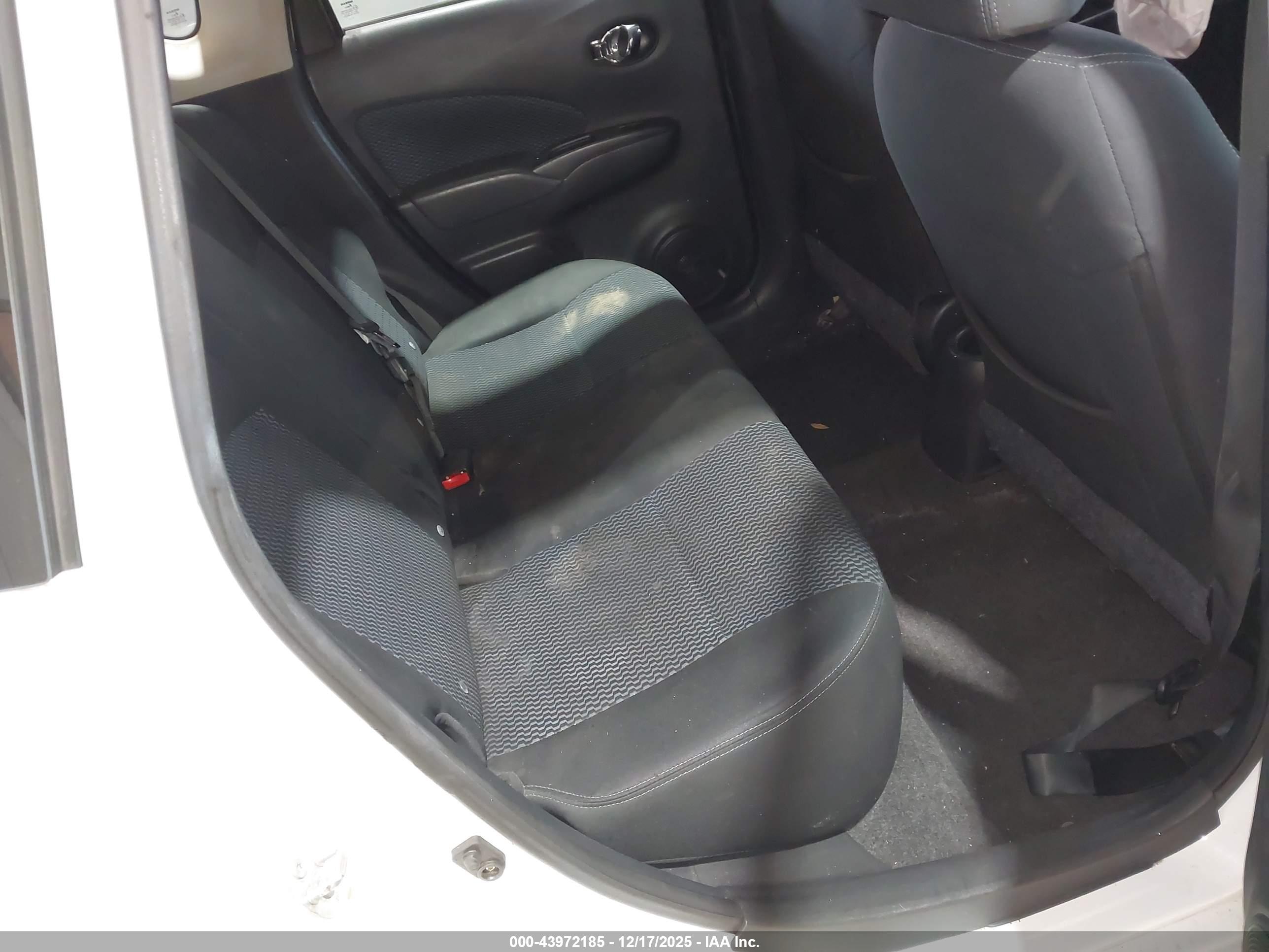 NISSAN VERSA image 8