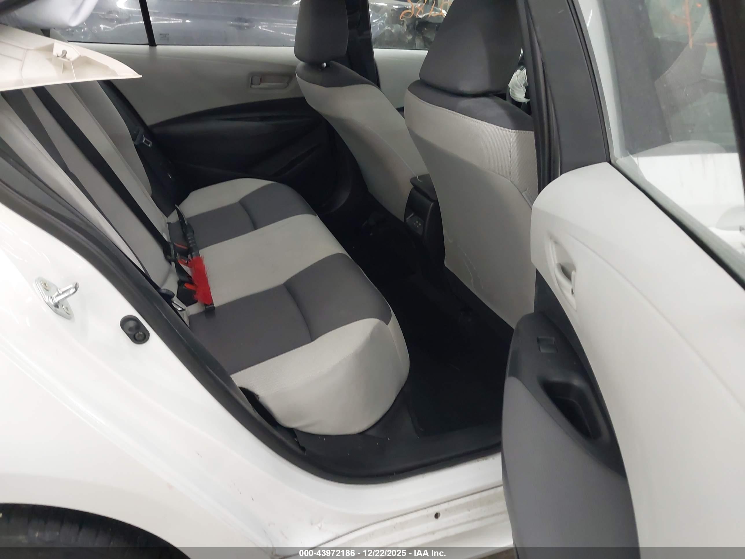 TOYOTA COROLLA image 8
