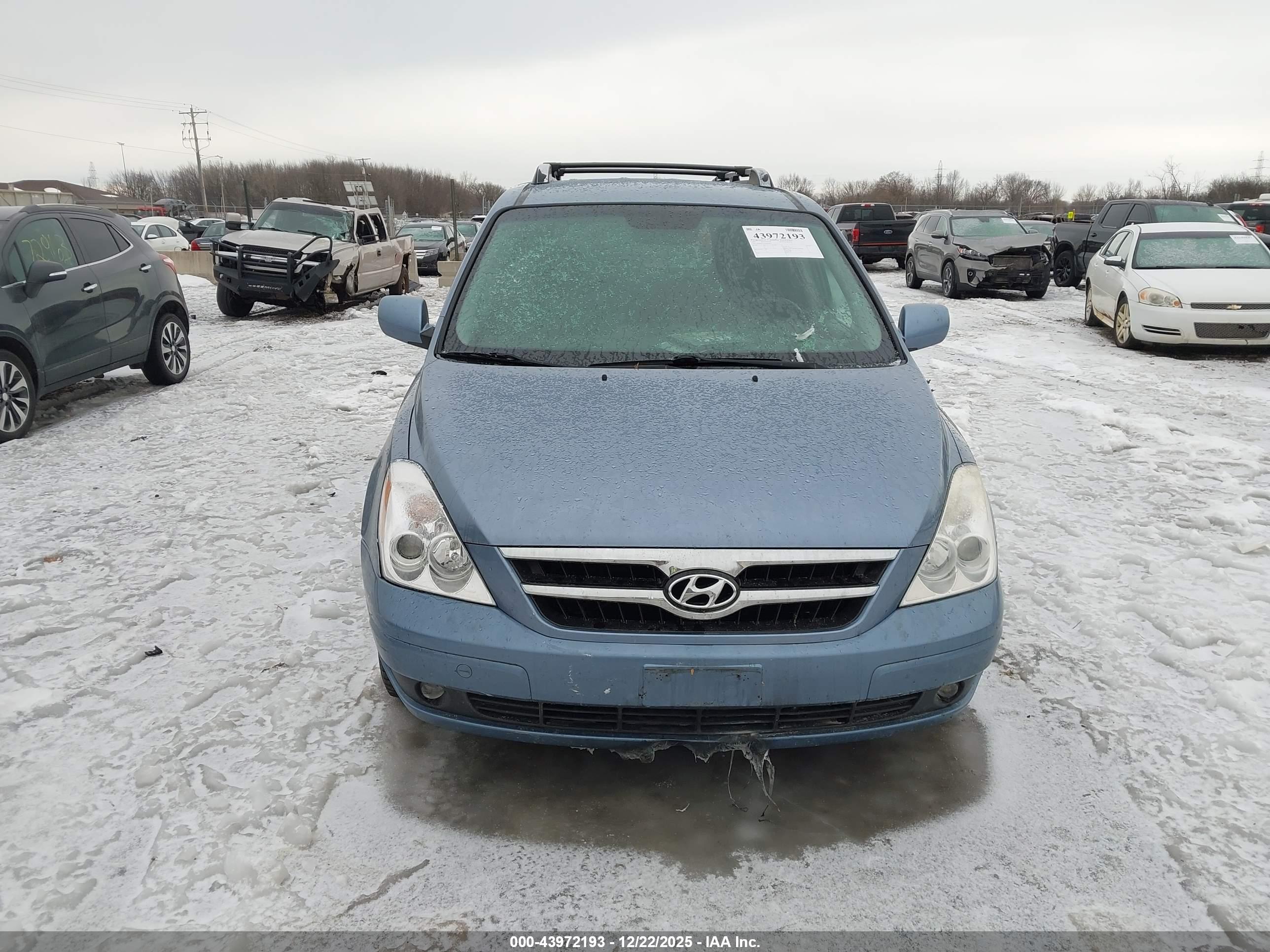 HYUNDAI ENTOURAGE image 6