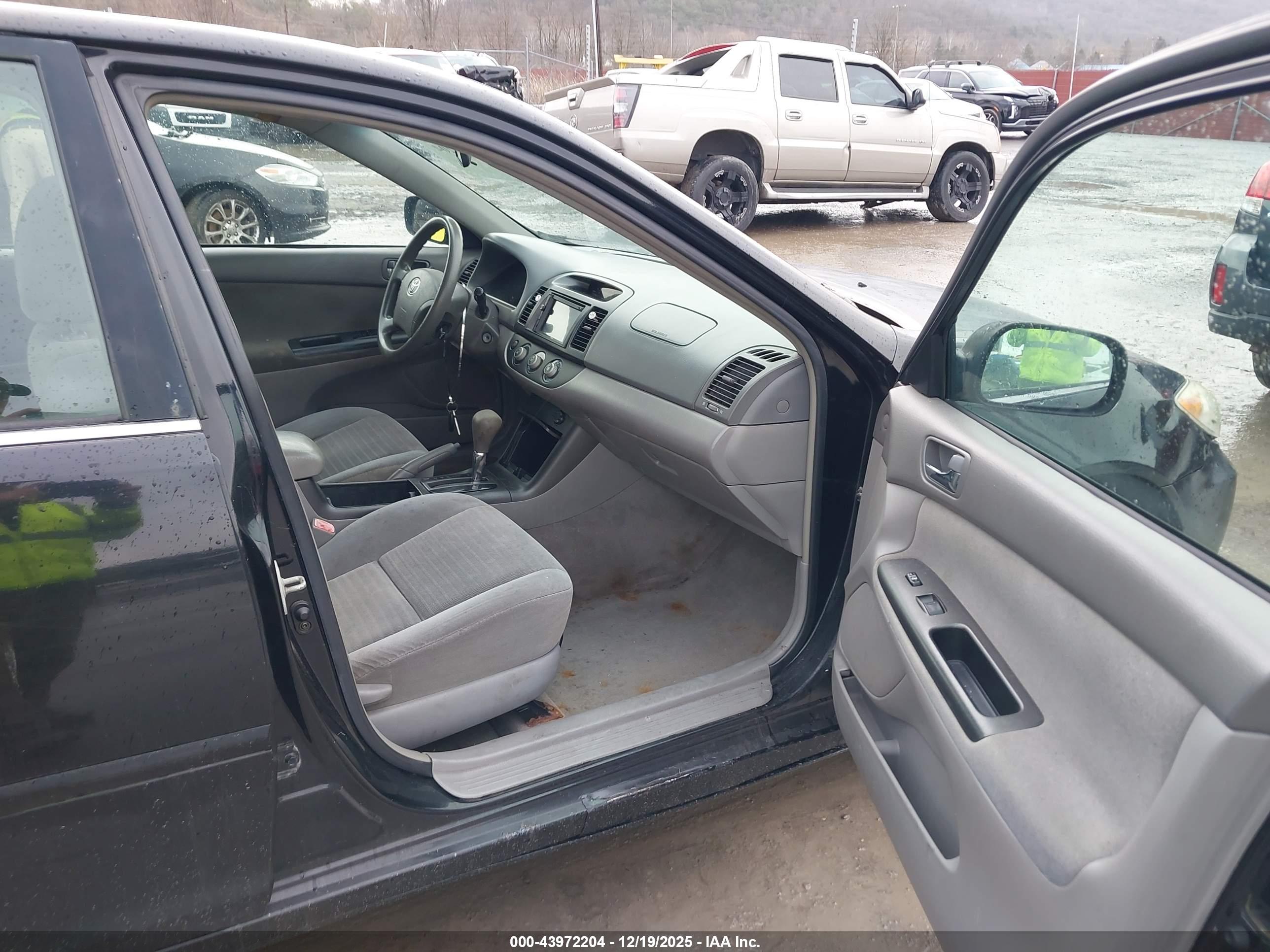 TOYOTA CAMRY image 5