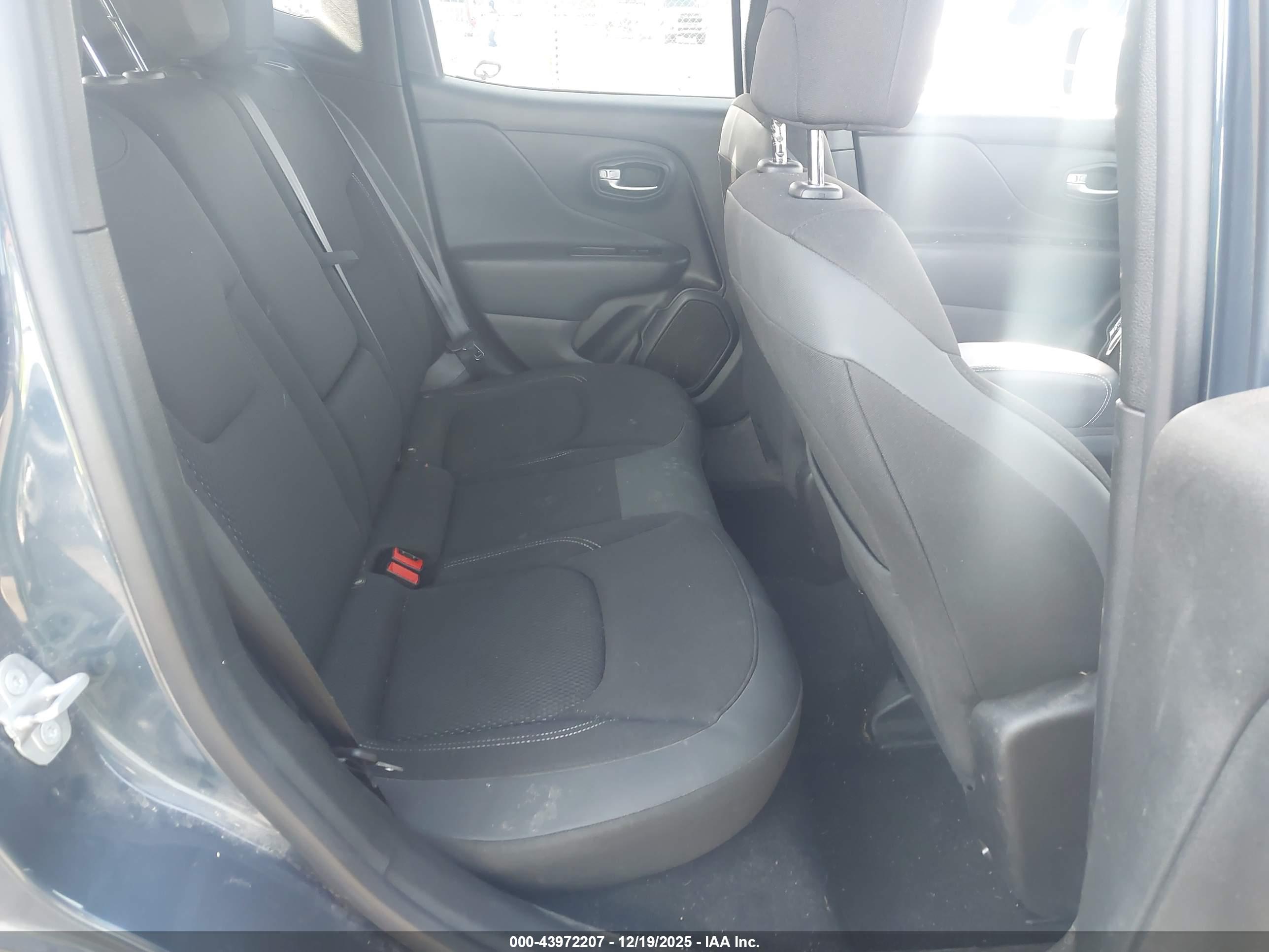JEEP RENEGADE image 8