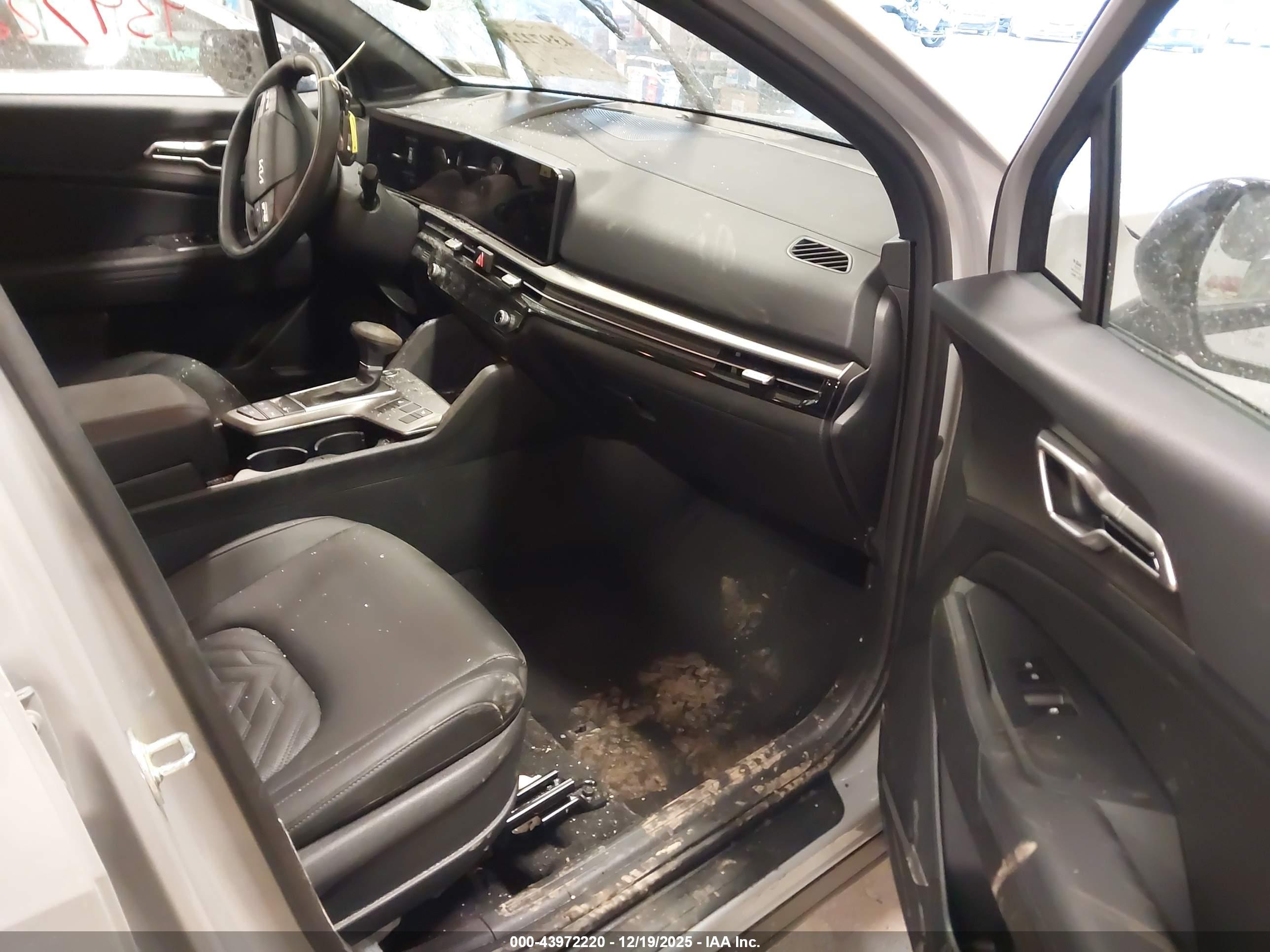 KIA SPORTAGE image 5