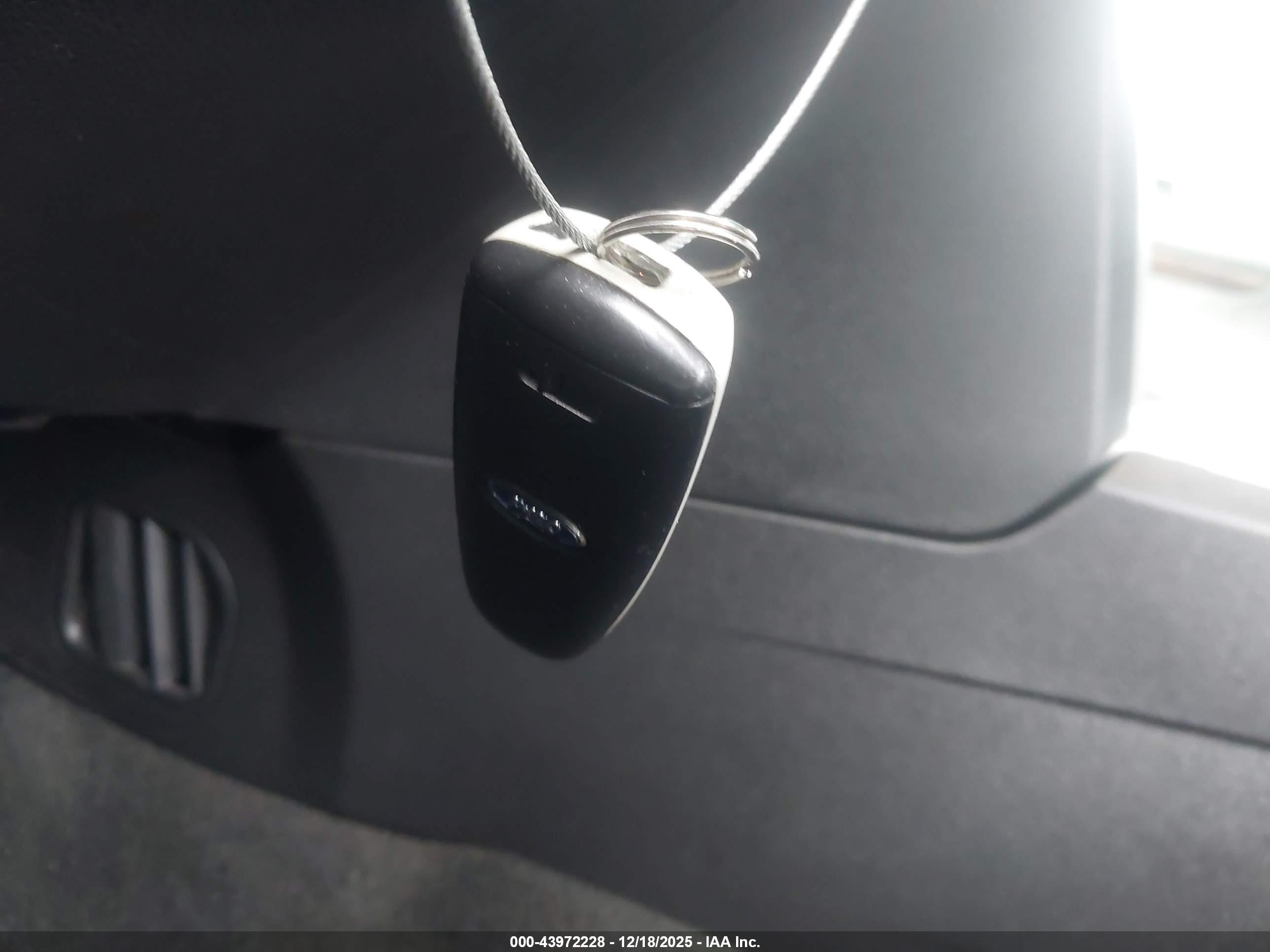 FORD EXPLORER image 11