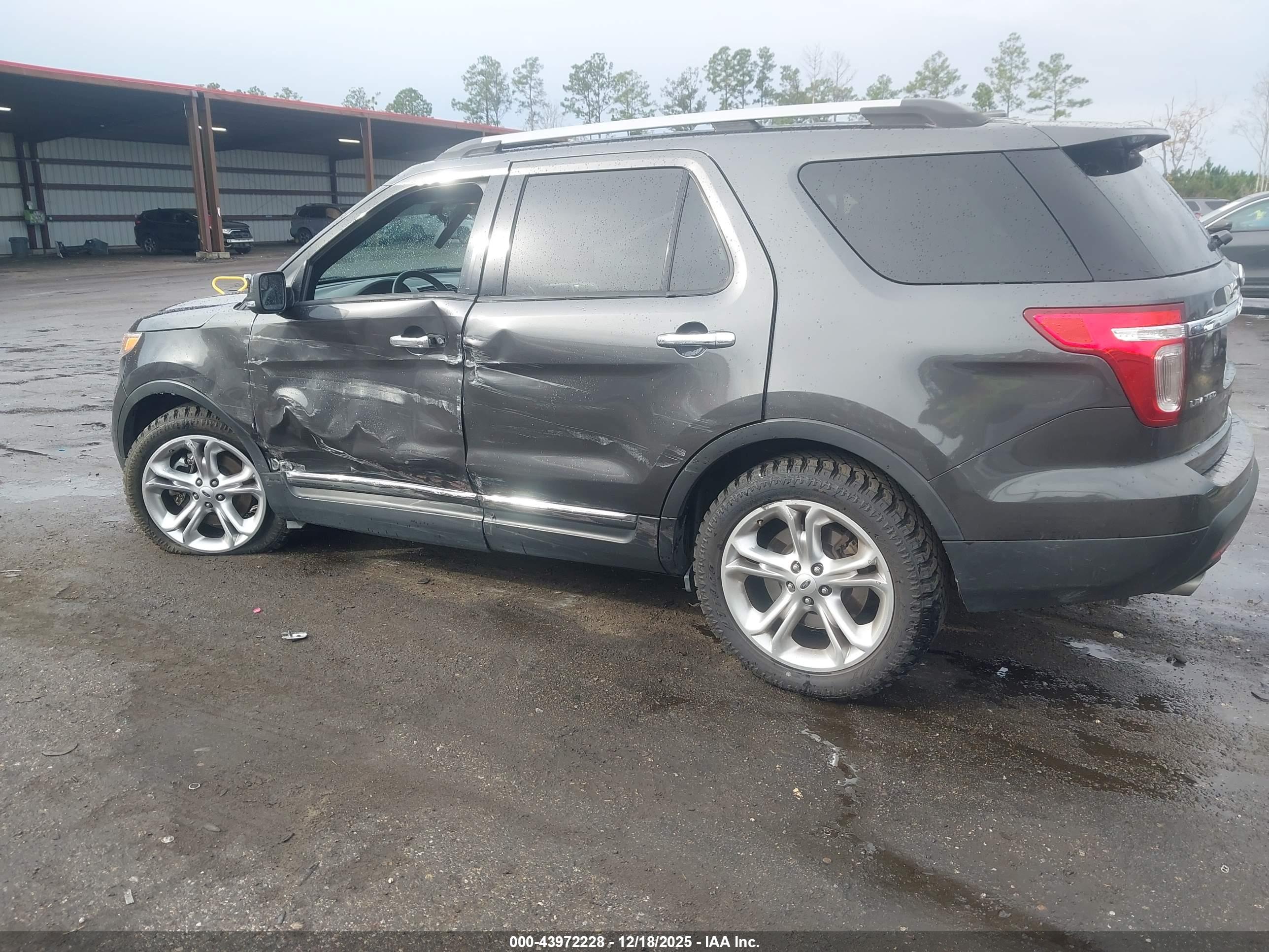 FORD EXPLORER image 3