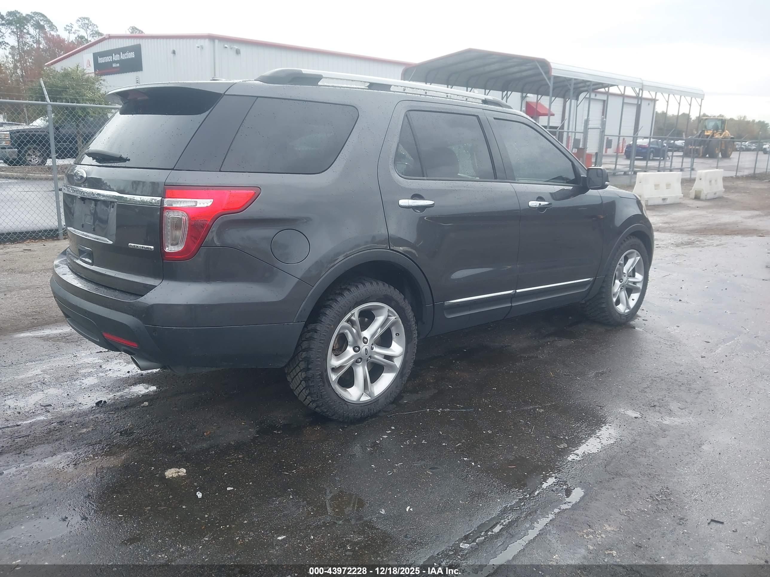 FORD EXPLORER image 4