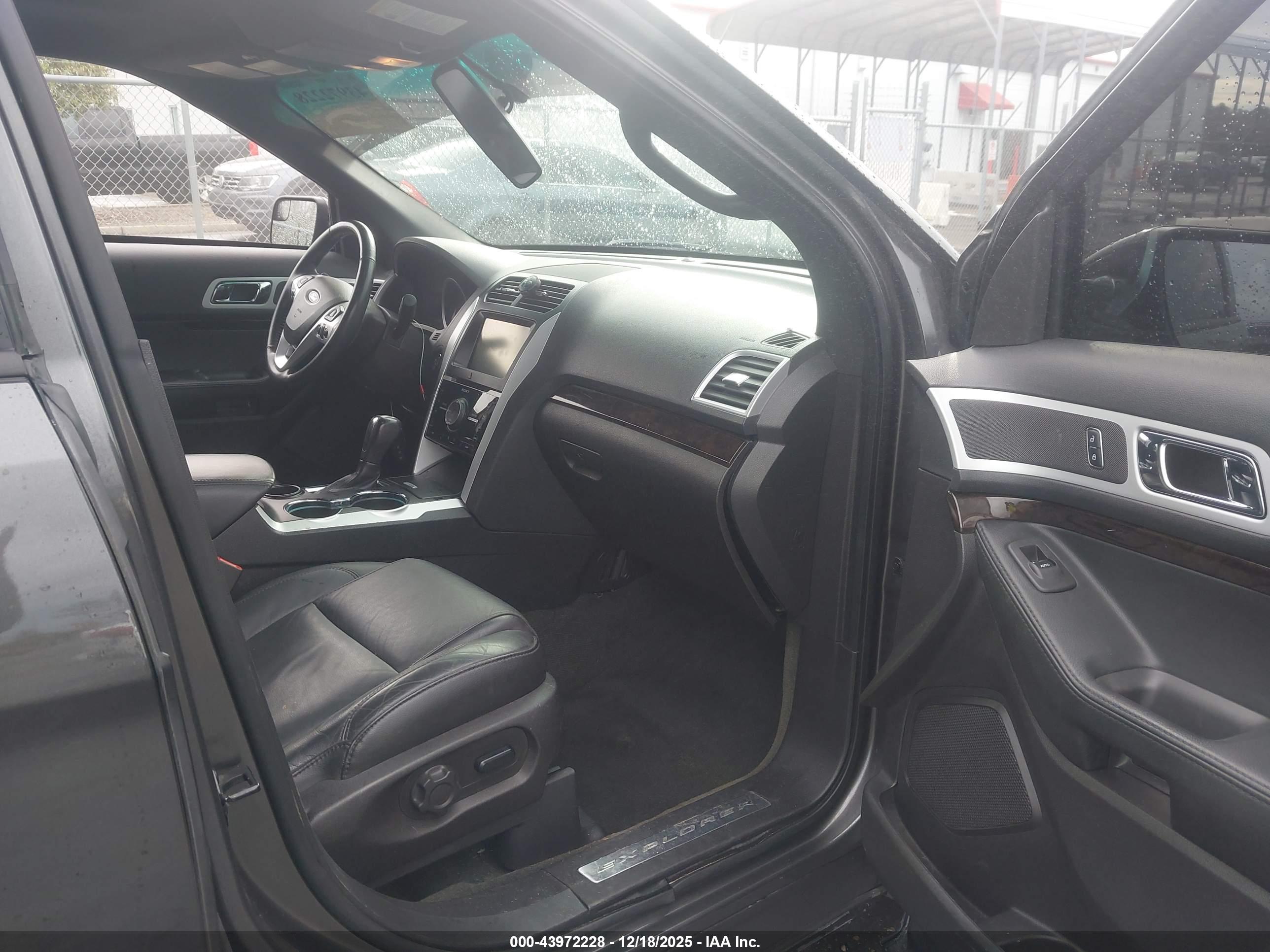 FORD EXPLORER image 5
