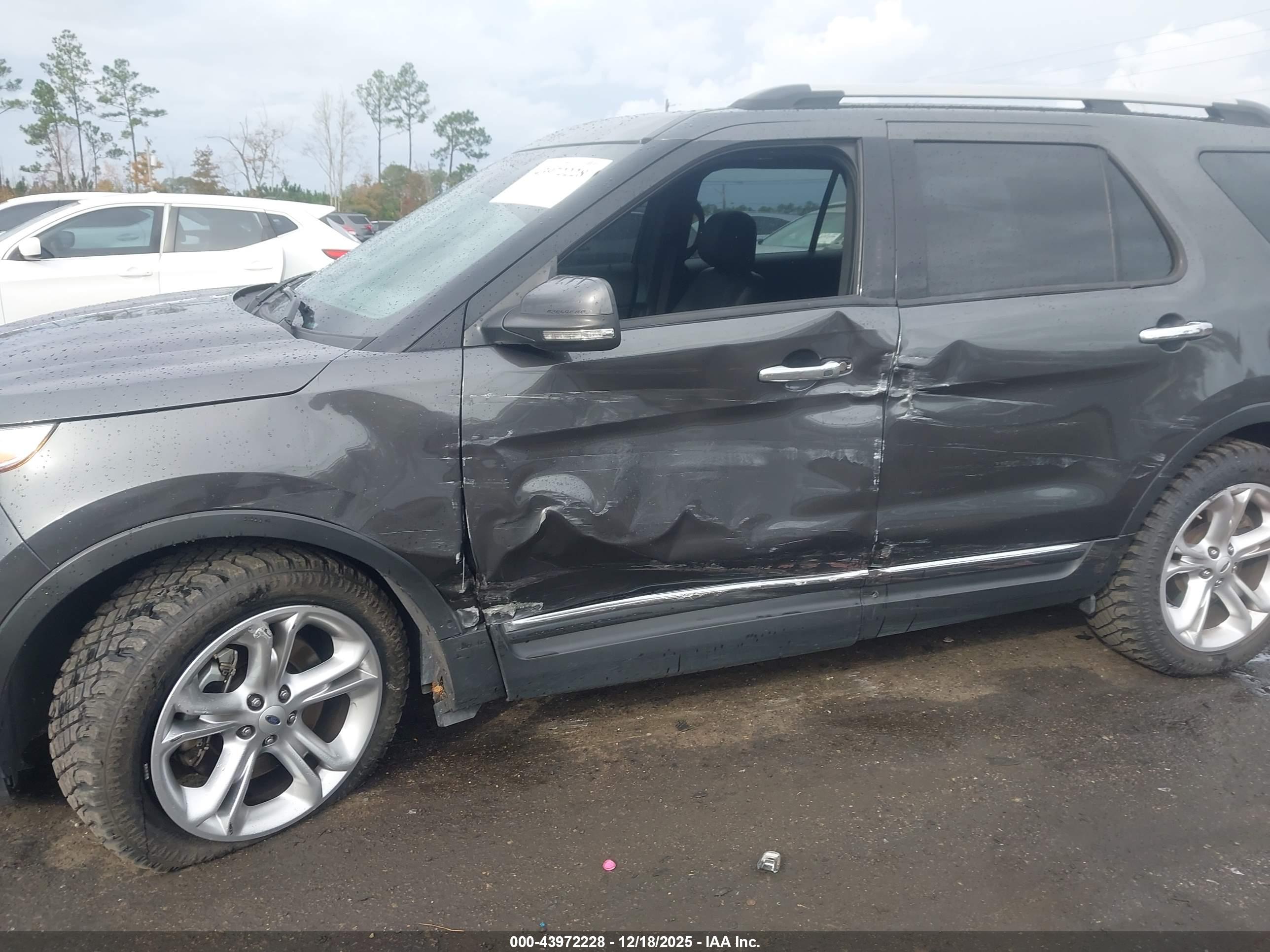 FORD EXPLORER image 6