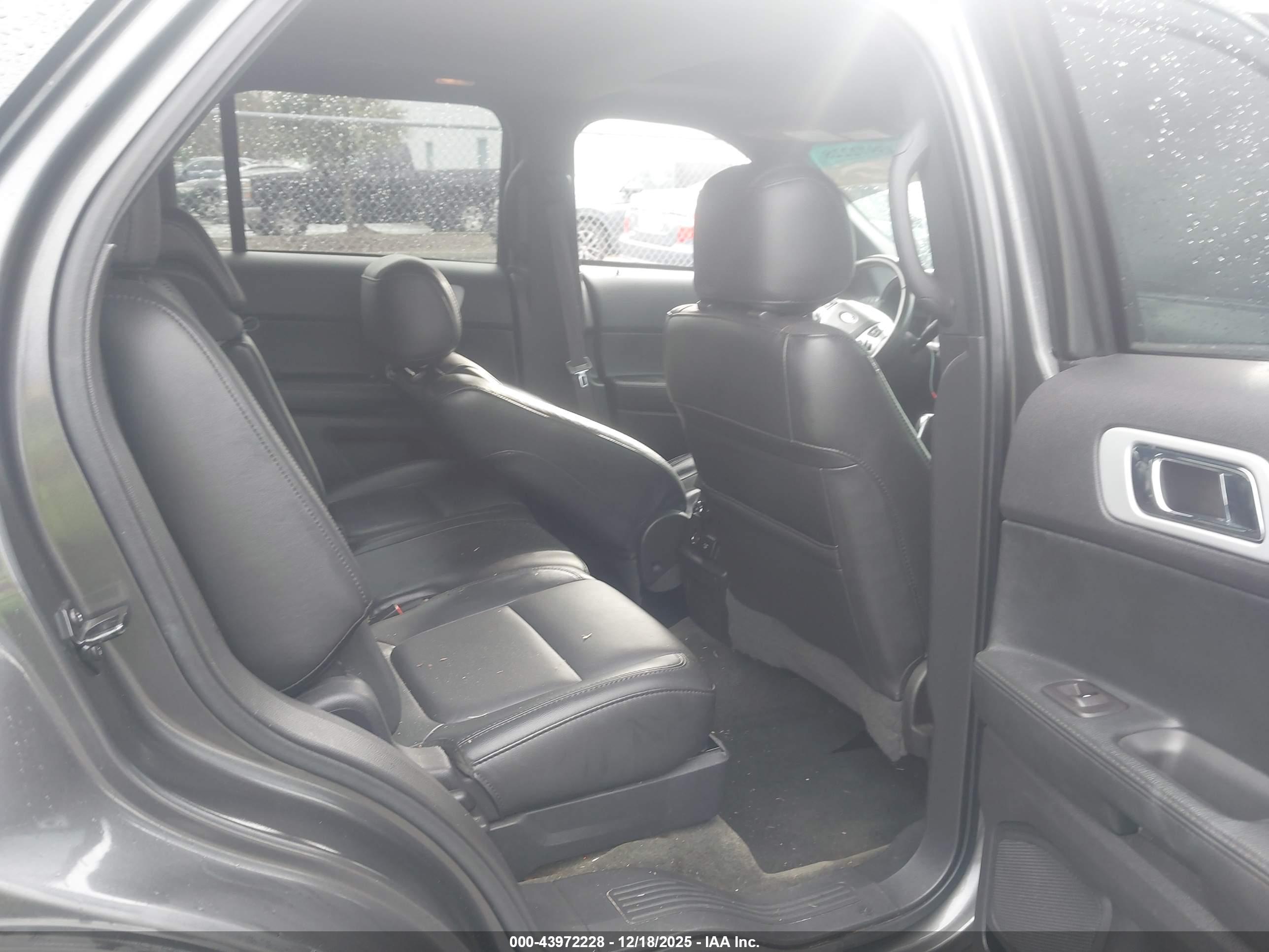 FORD EXPLORER image 8