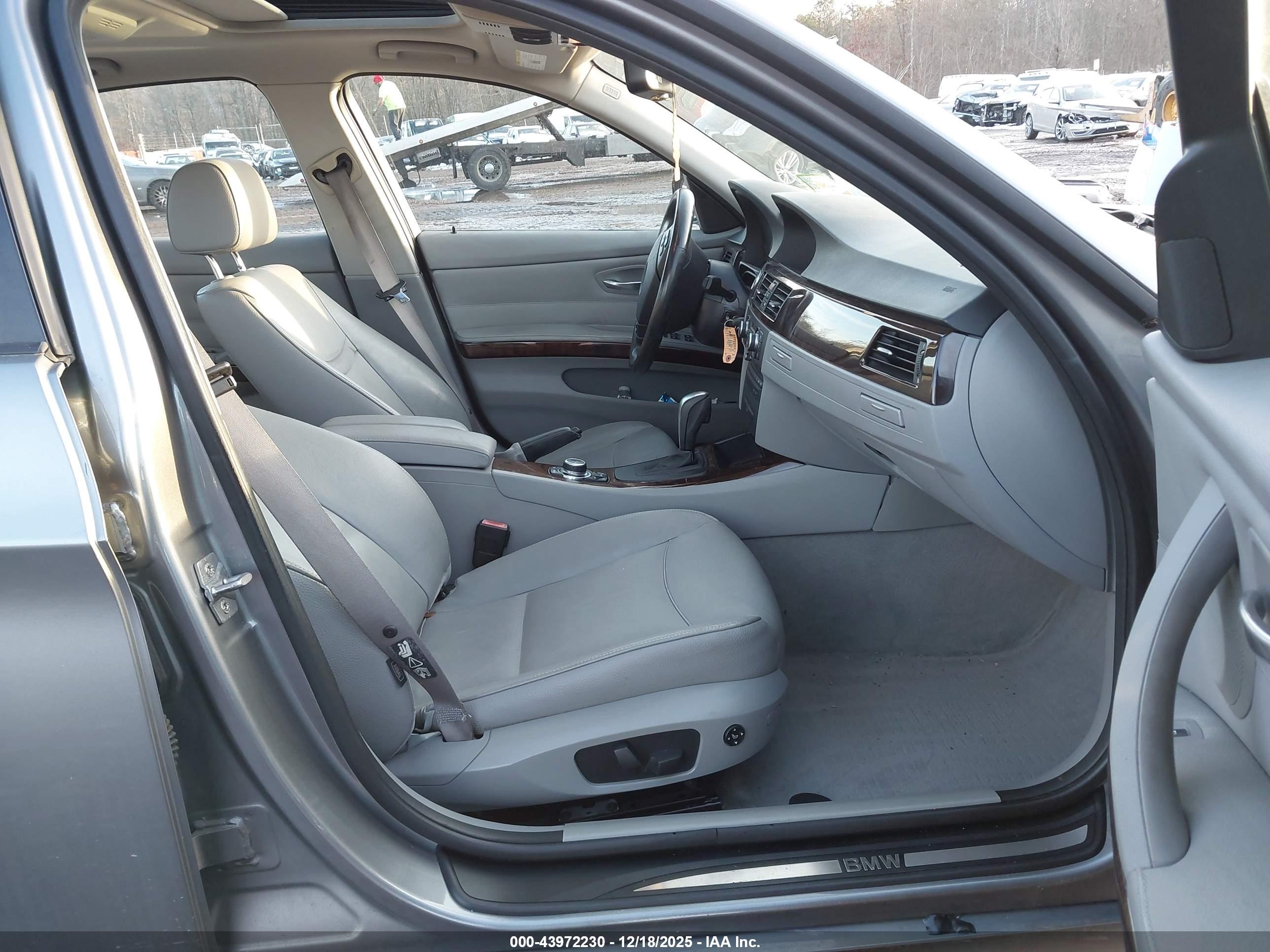 BMW 328I image 5