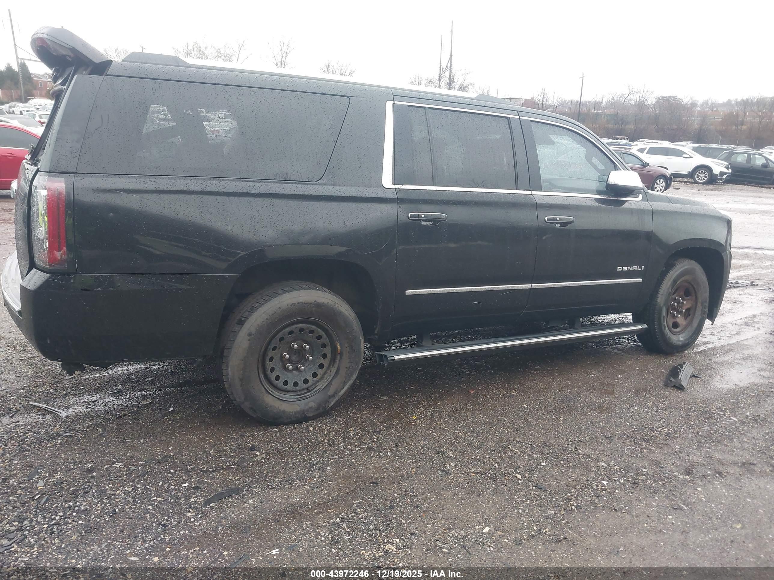 GMC YUKON image 4