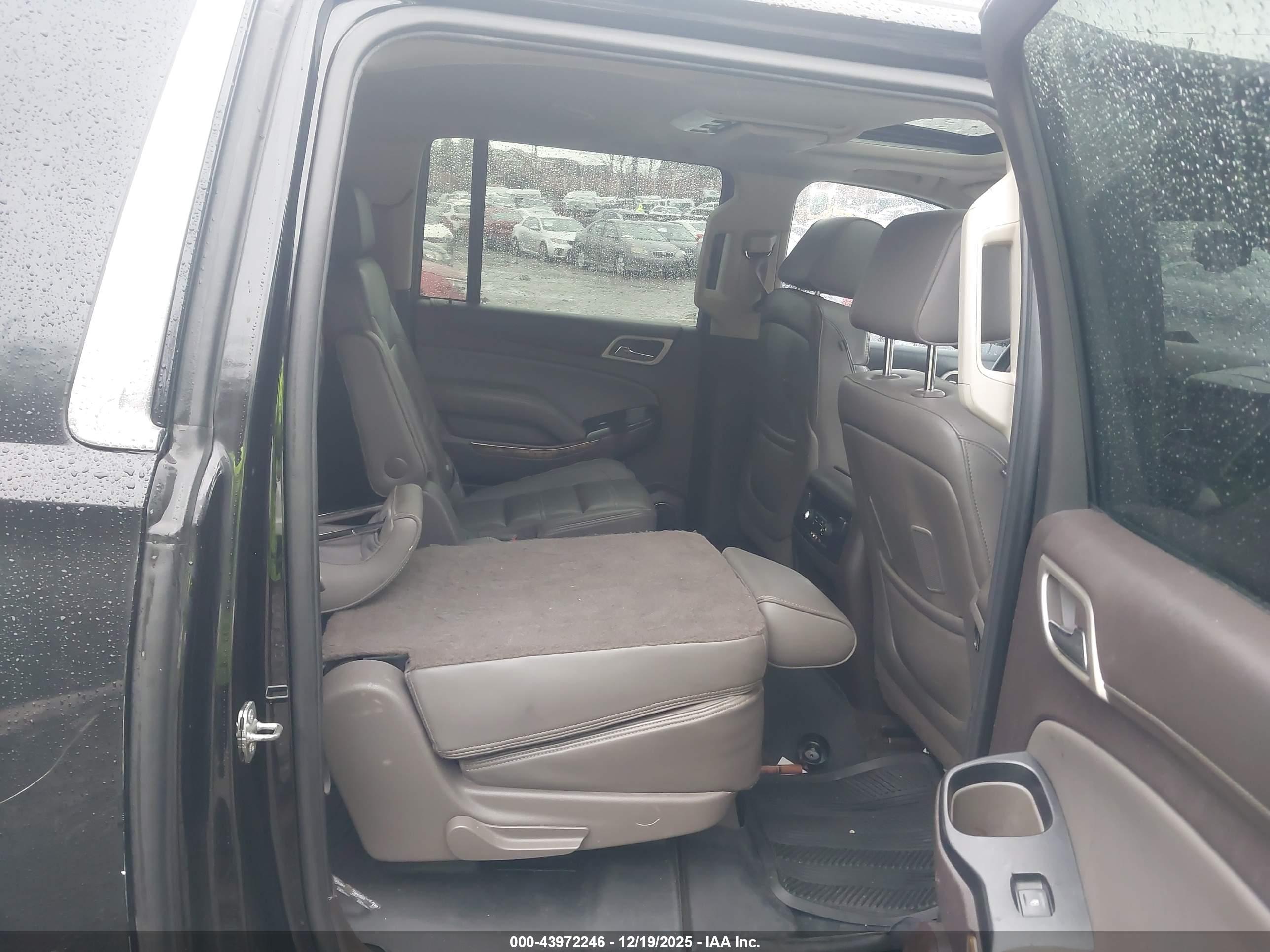 GMC YUKON image 8