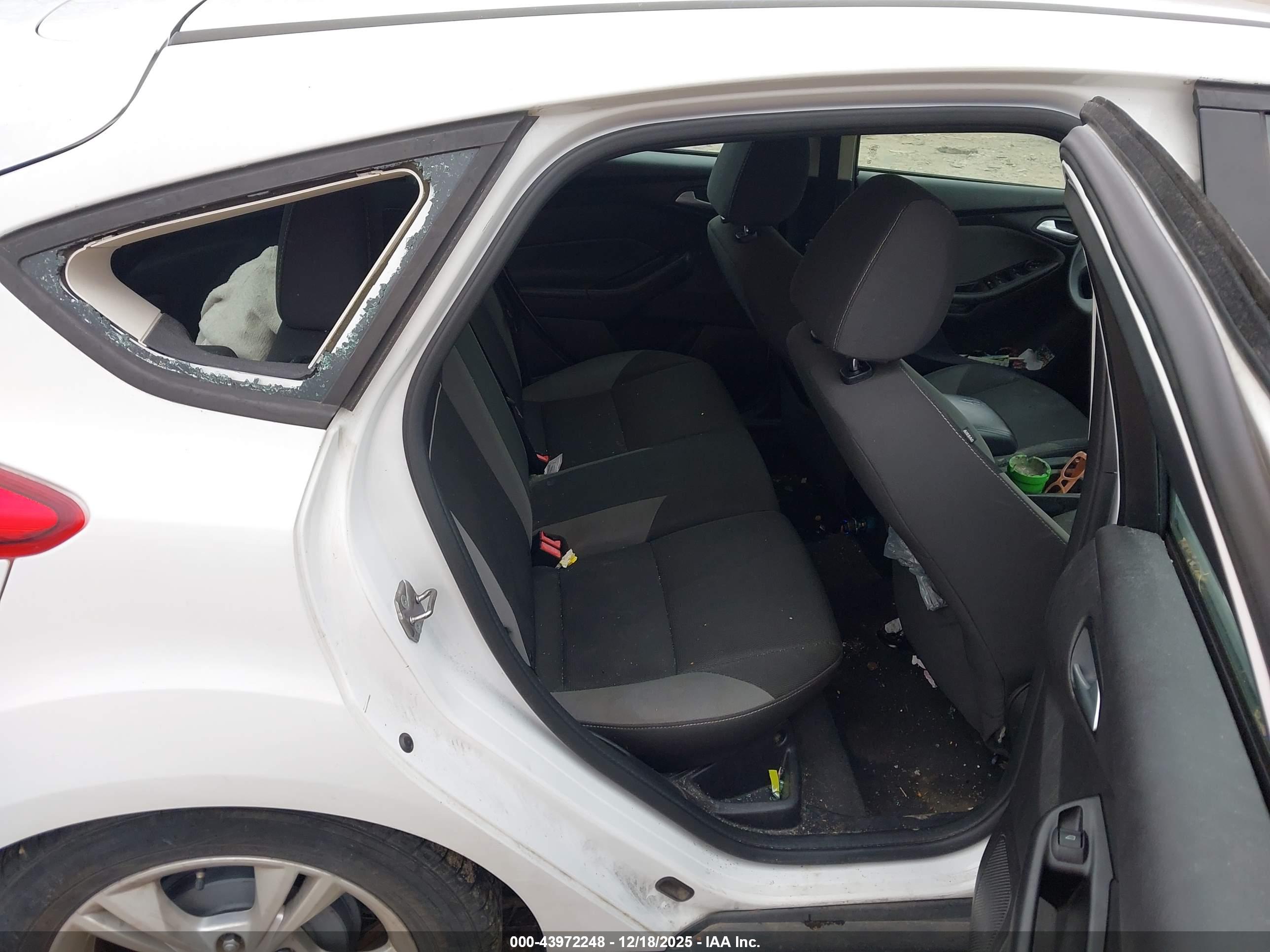 FORD FOCUS image 8