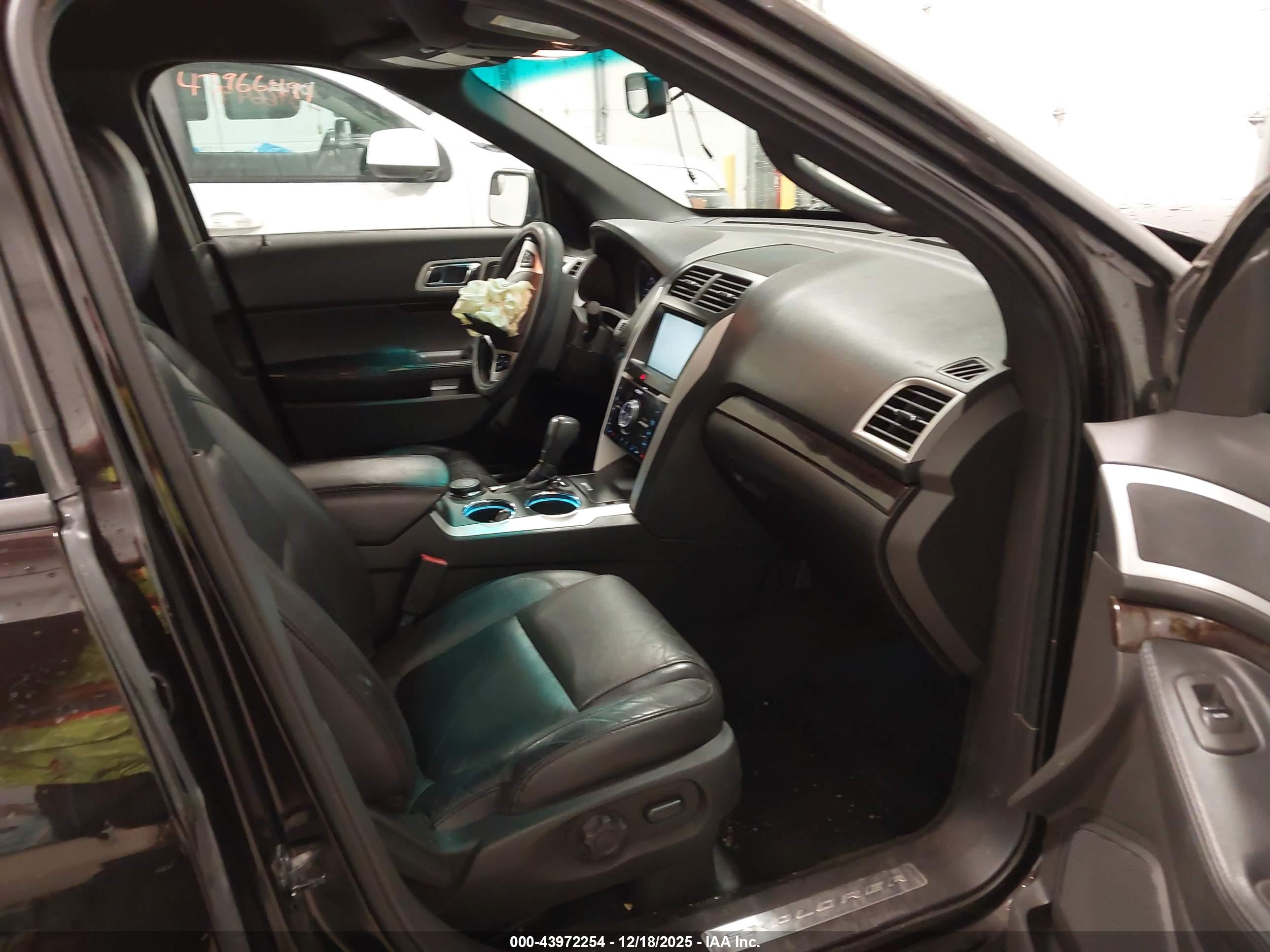 FORD EXPLORER image 5