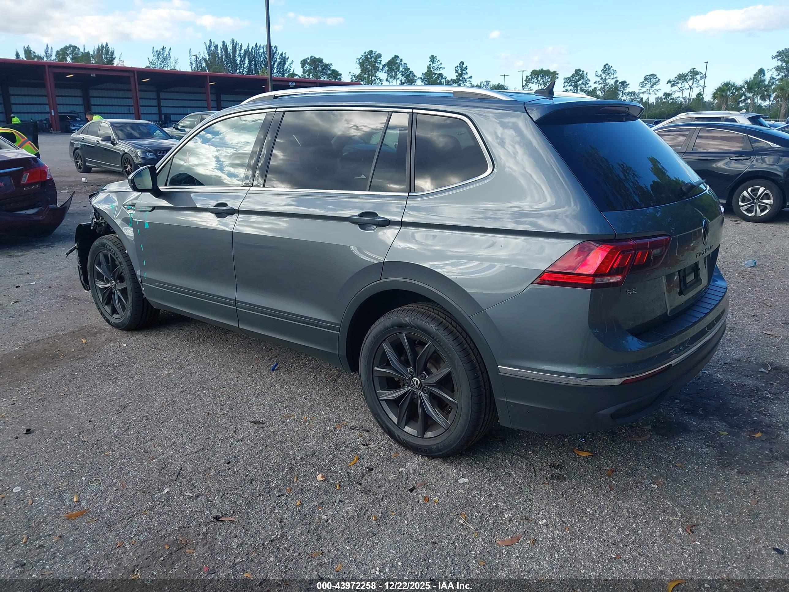 VOLKSWAGEN TIGUAN image 3