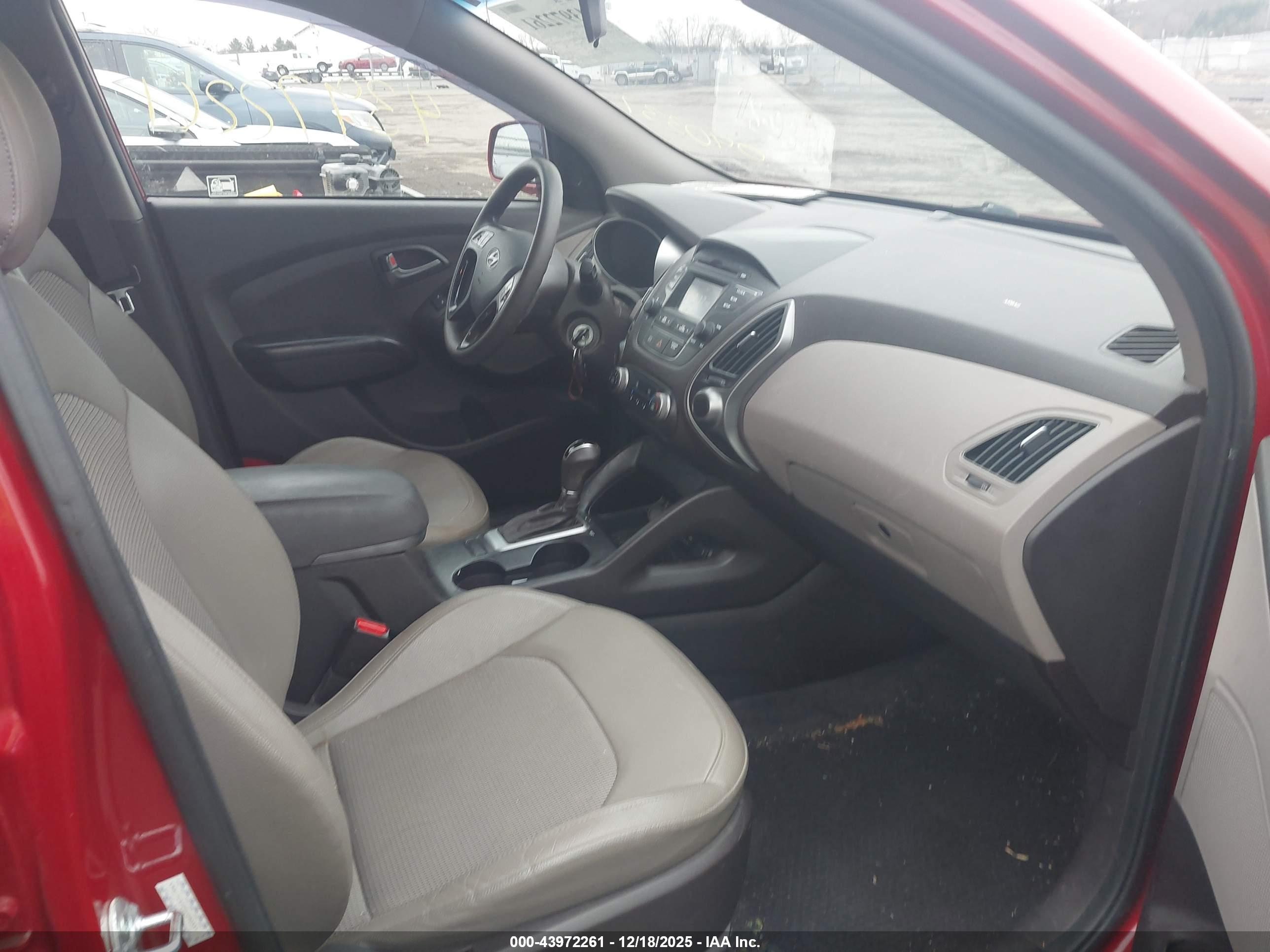 HYUNDAI TUCSON image 5