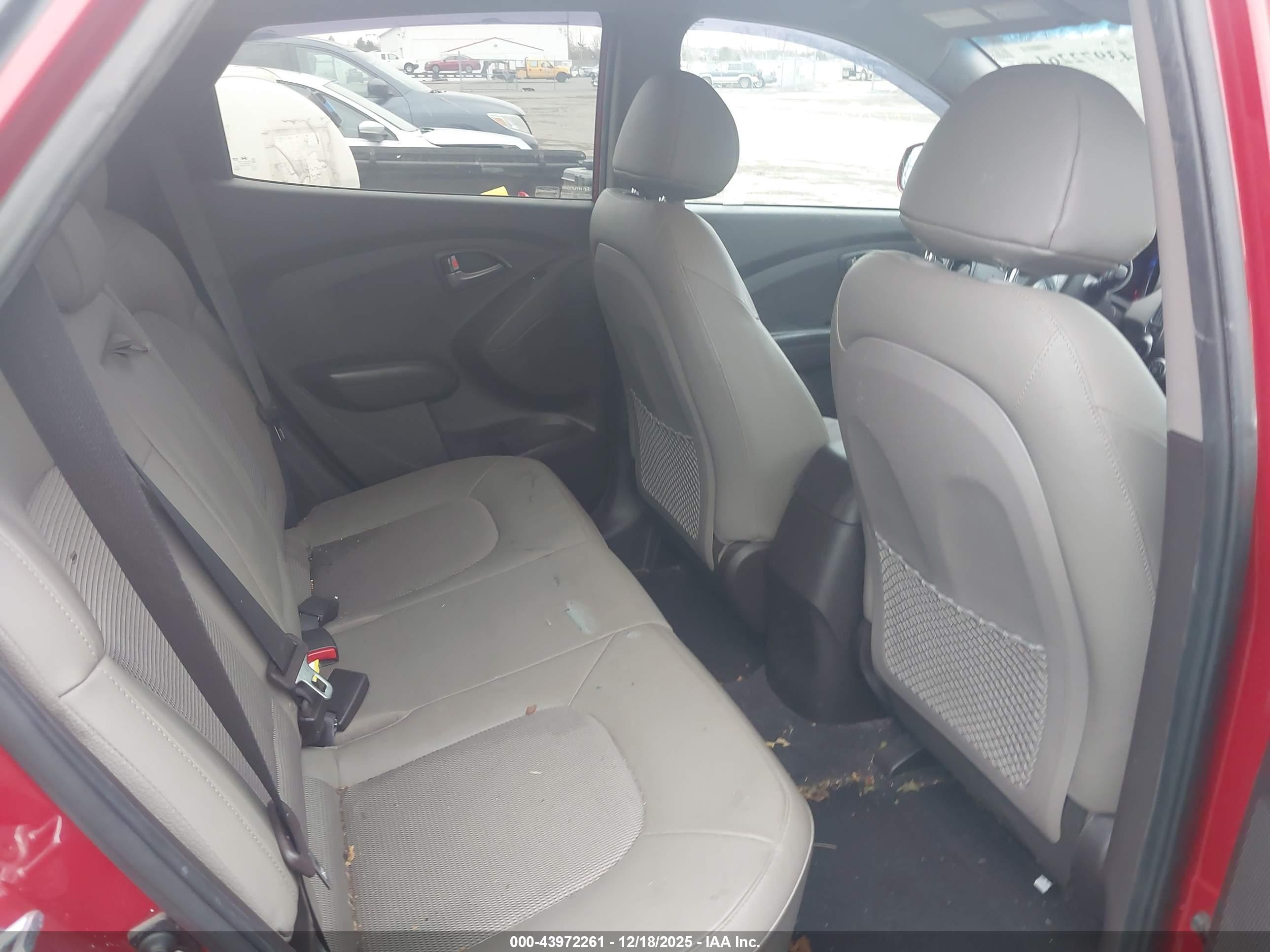 HYUNDAI TUCSON image 8