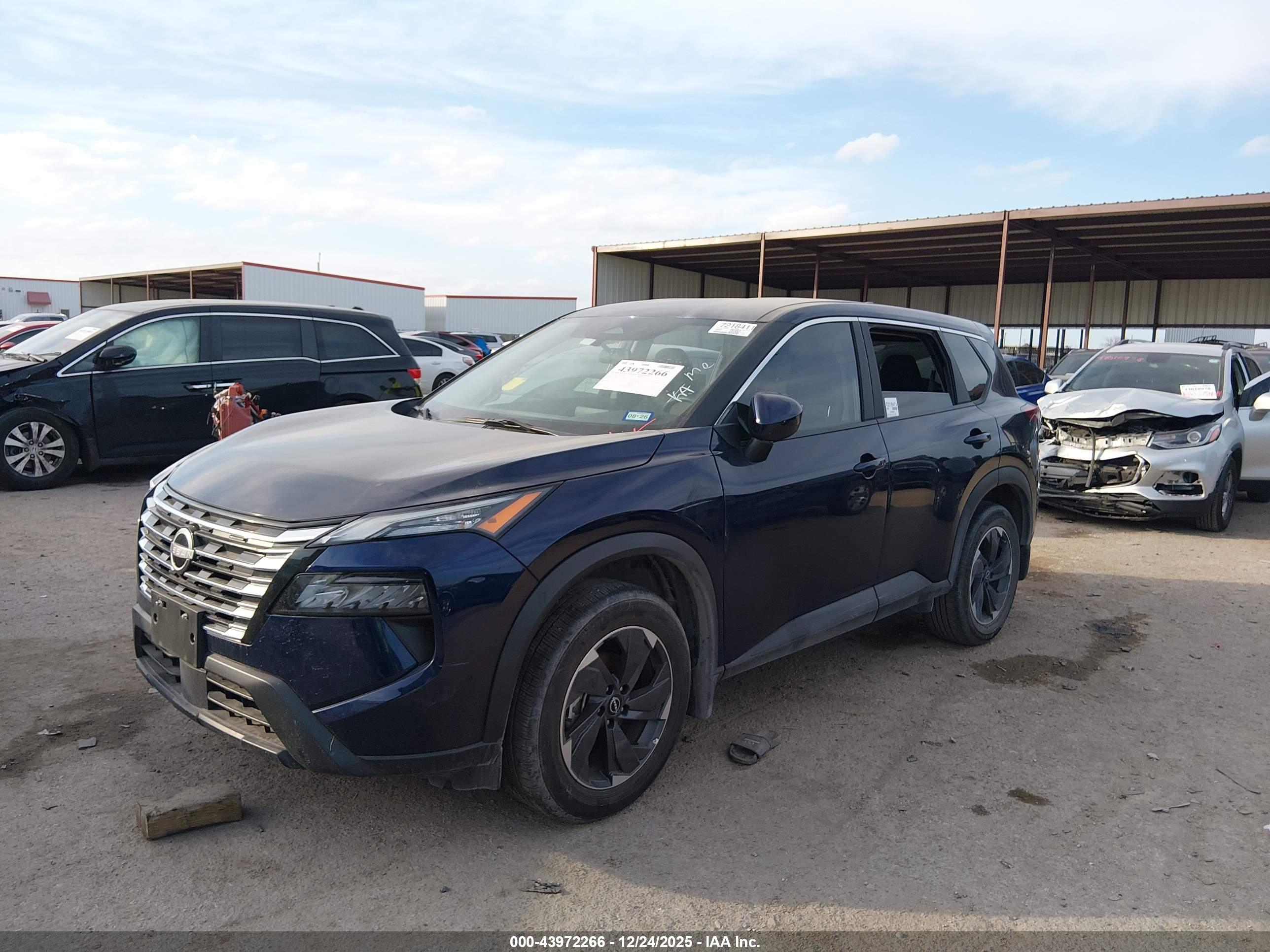 NISSAN ROGUE image 2