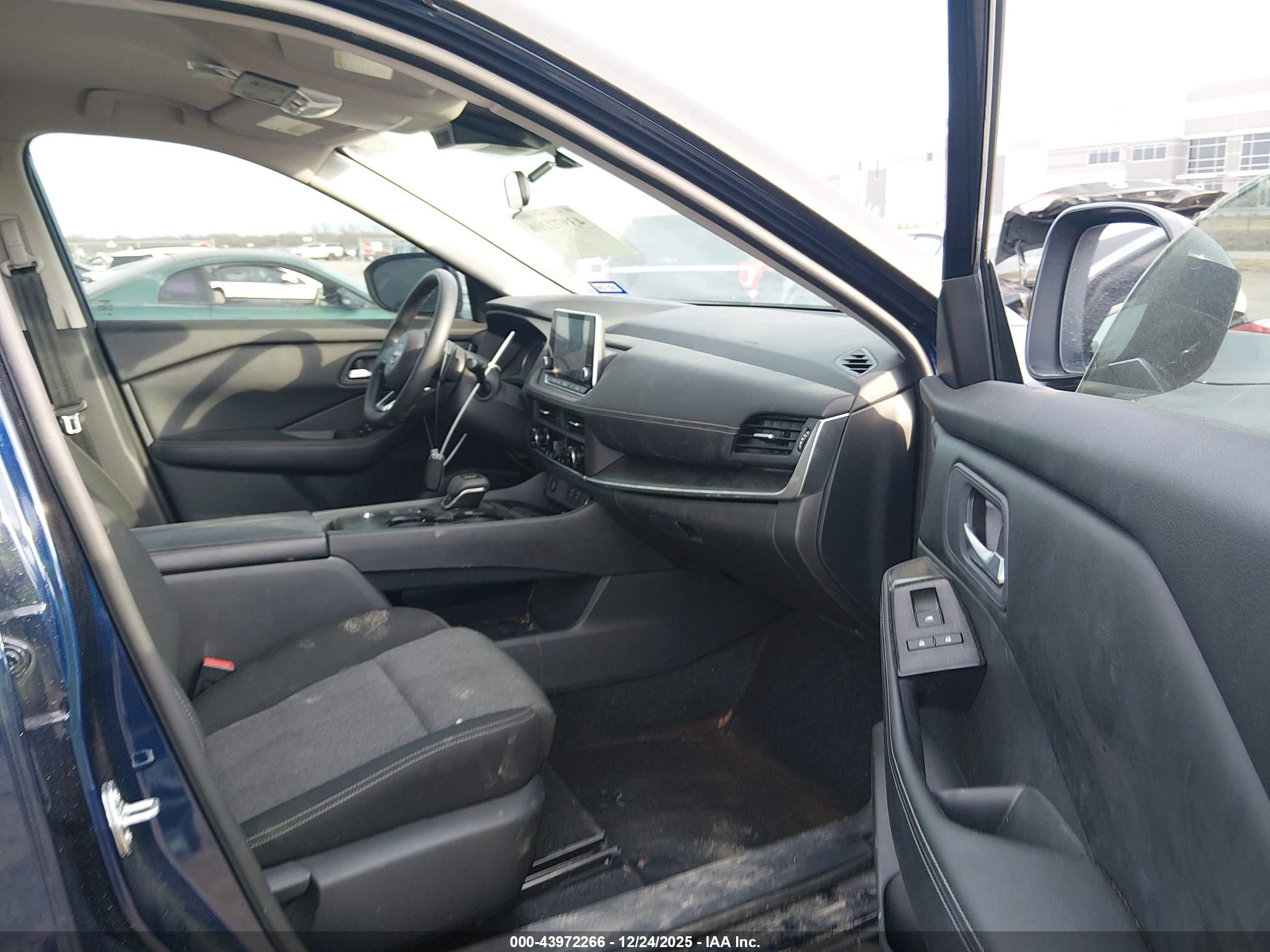 NISSAN ROGUE image 5