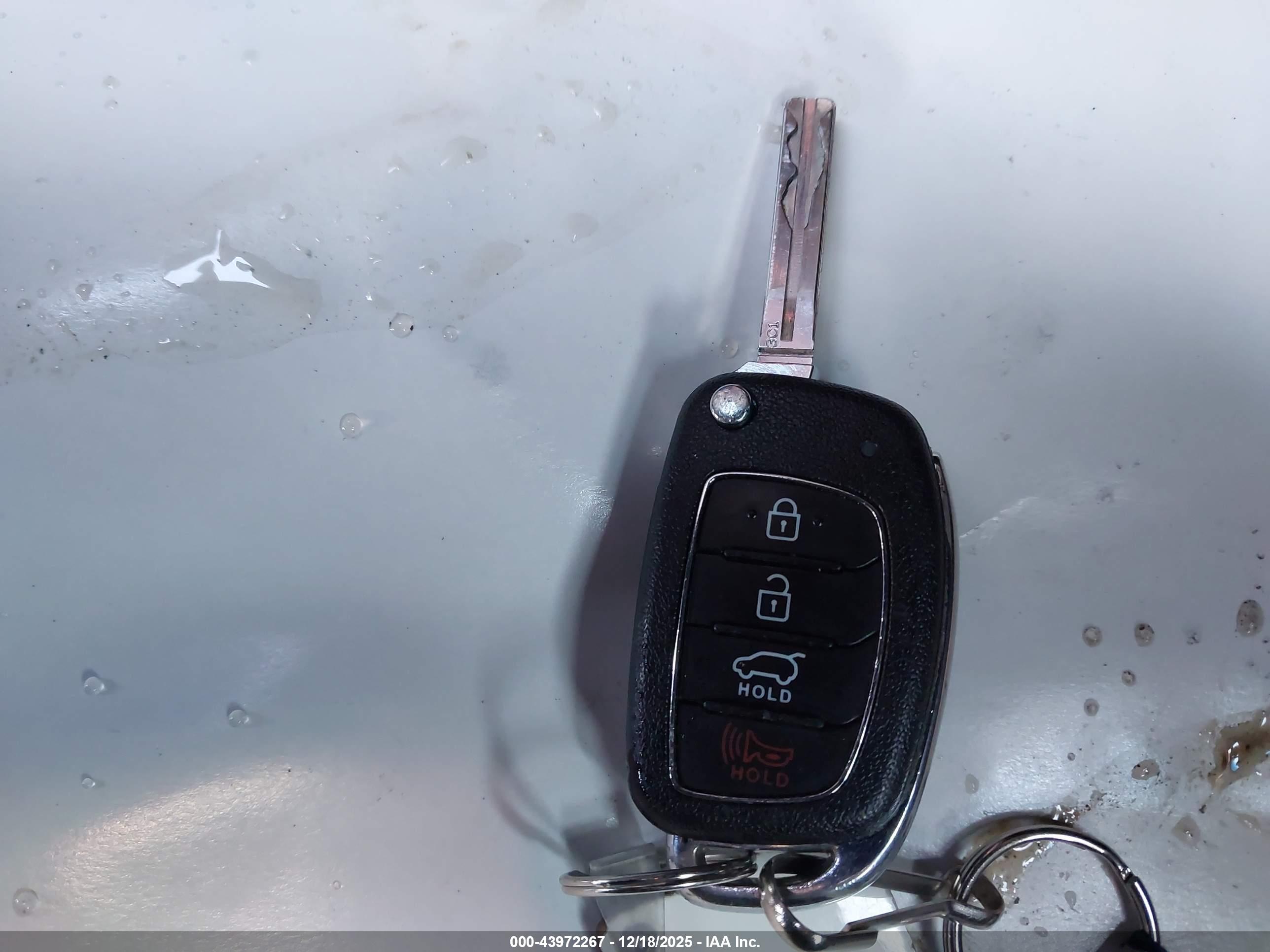 HYUNDAI TUCSON image 11