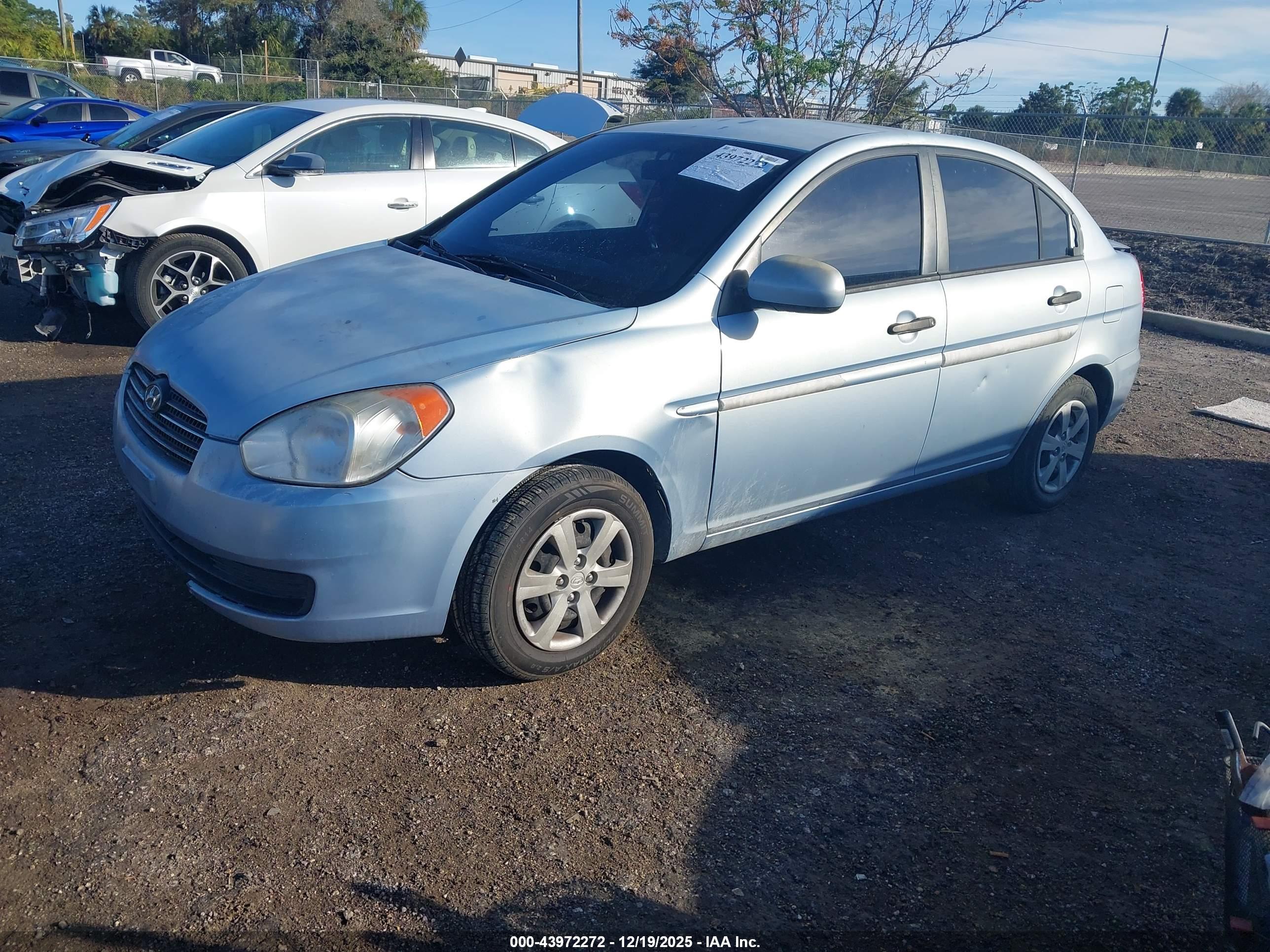 HYUNDAI ACCENT image 2