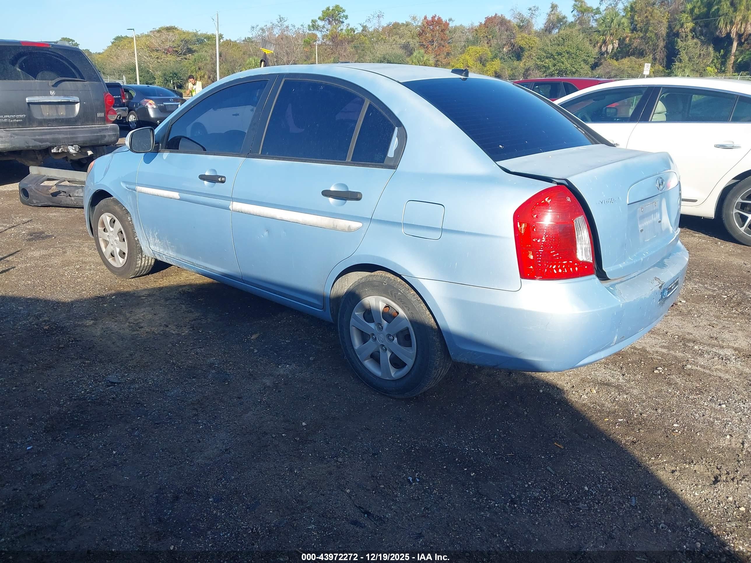 HYUNDAI ACCENT image 3