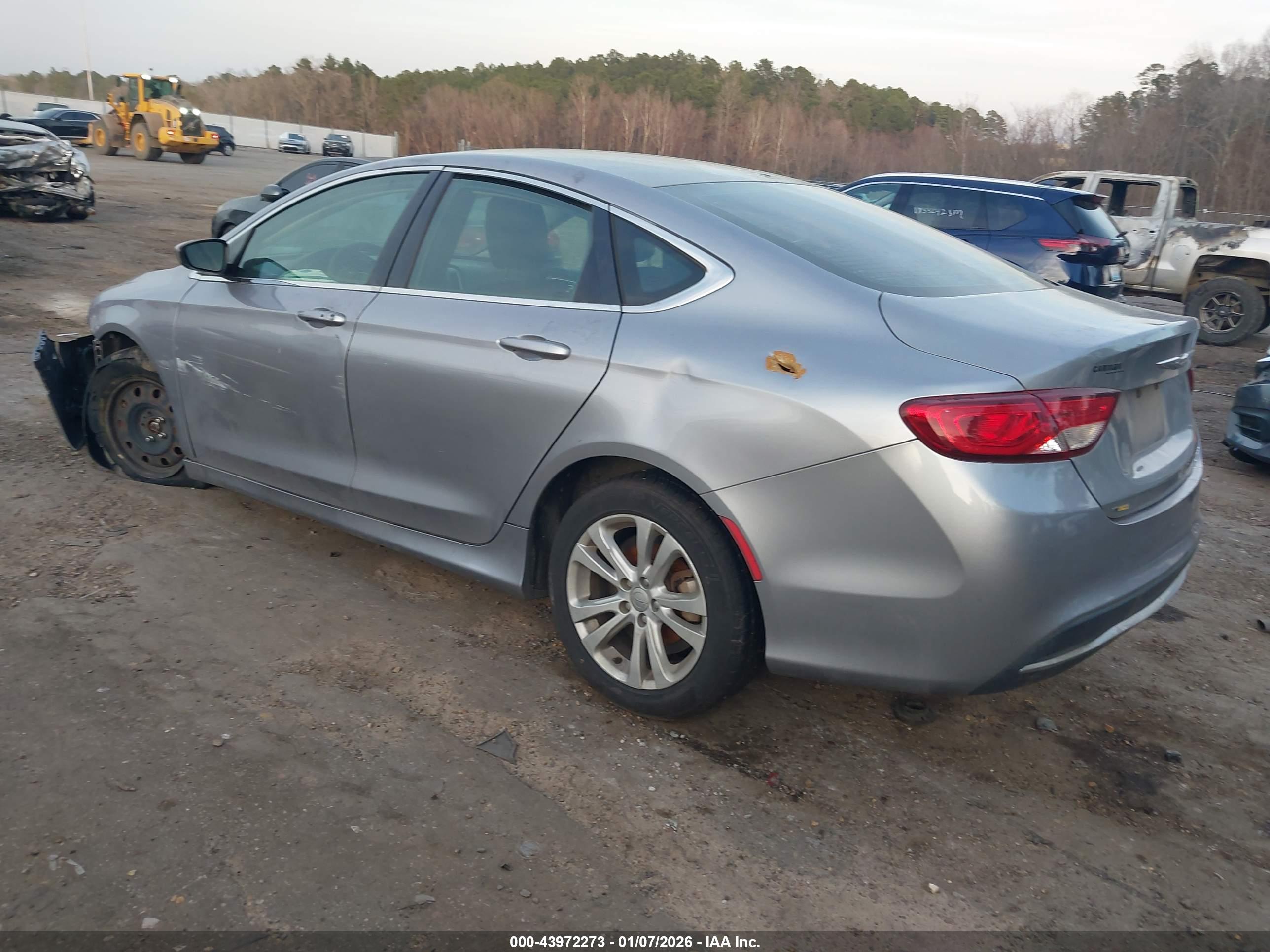 CHRYSLER 200 image 3