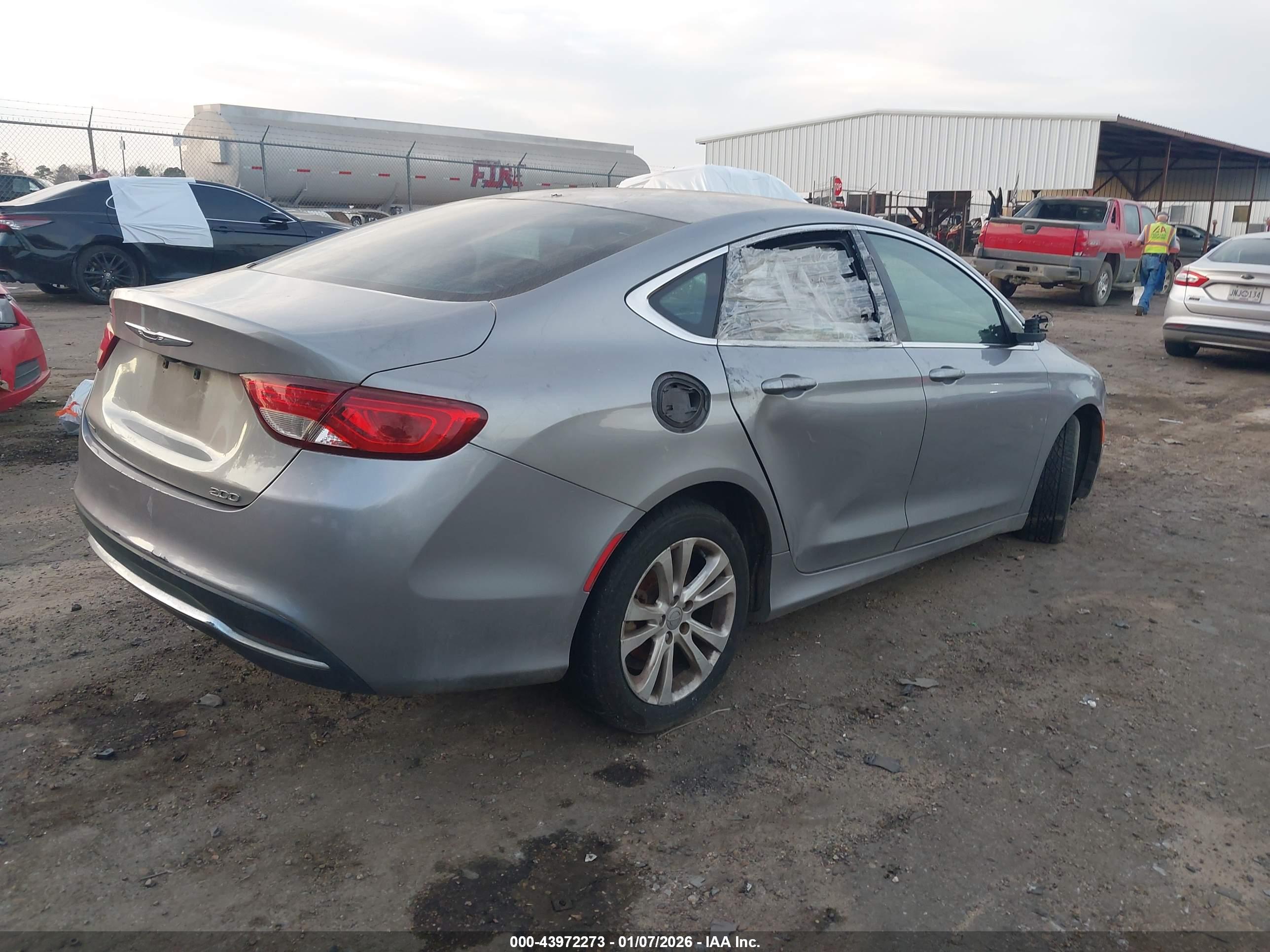 CHRYSLER 200 image 4