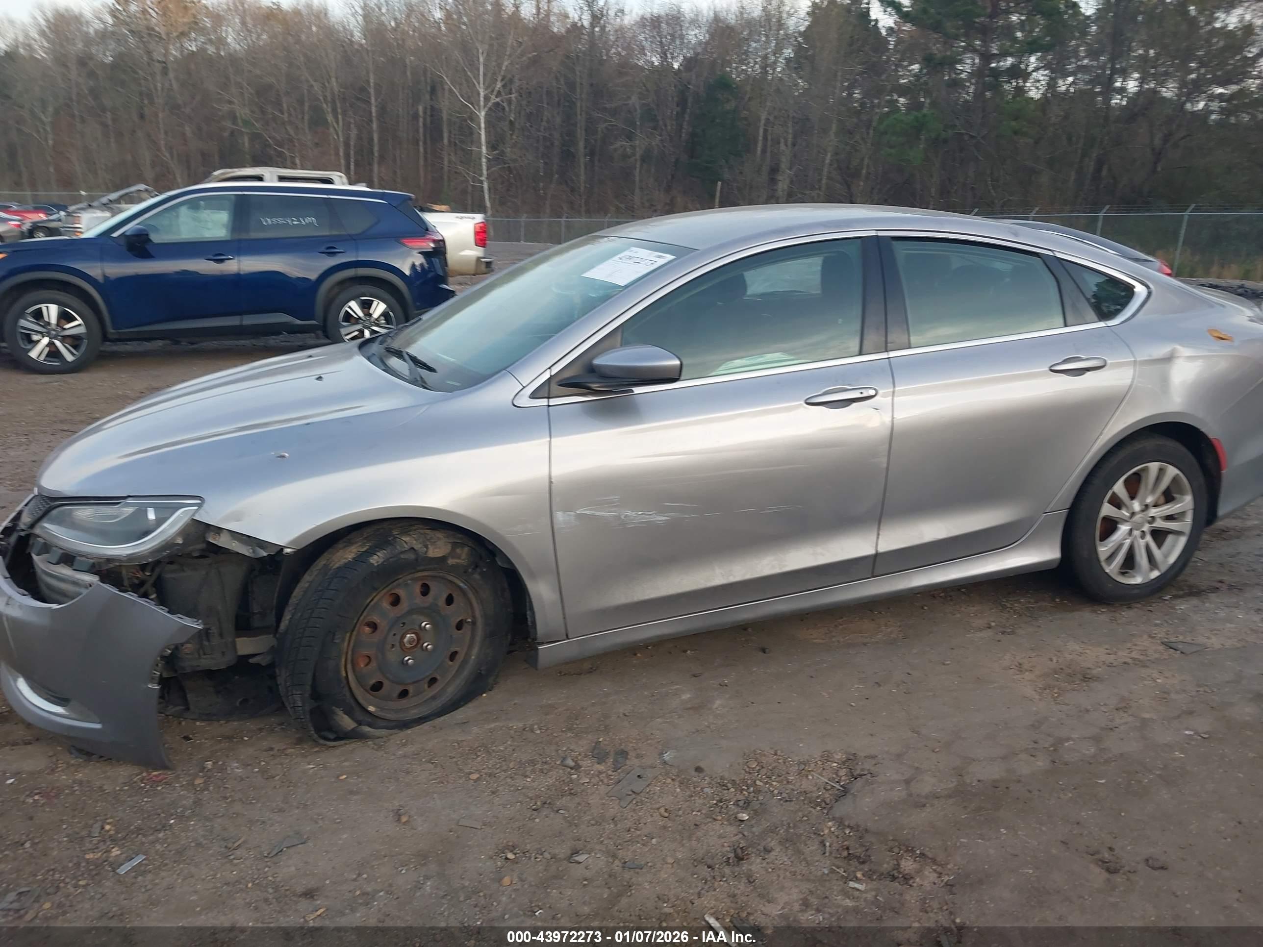 CHRYSLER 200 image 6